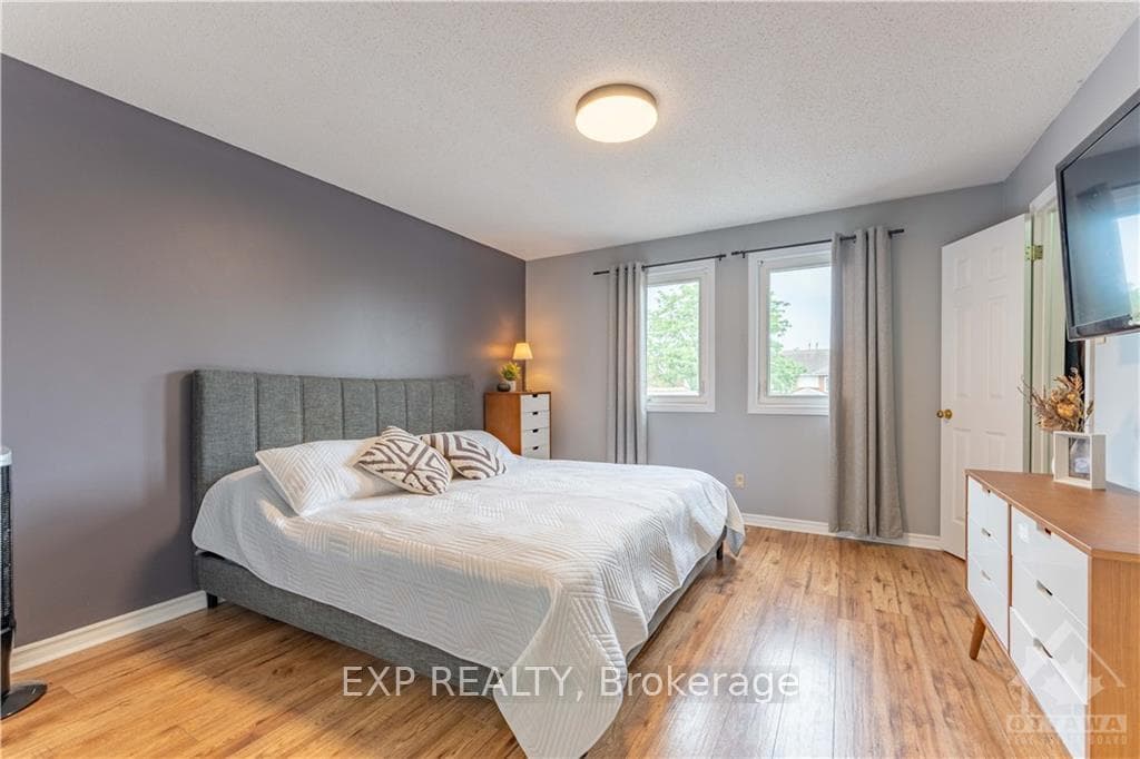112 ASHPARK Crescent photo 12