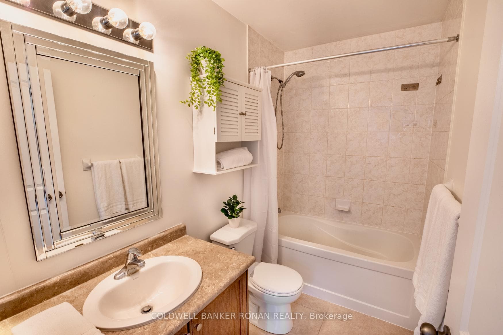 115 Banting Crescent photo 18