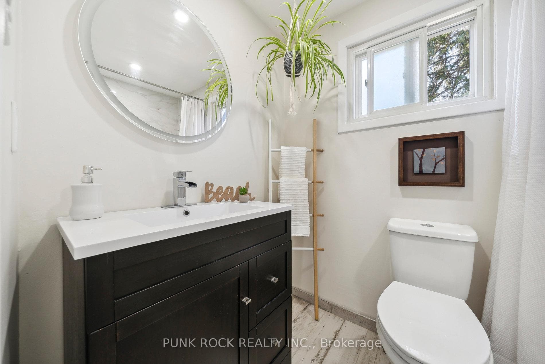 Upper Bathroom