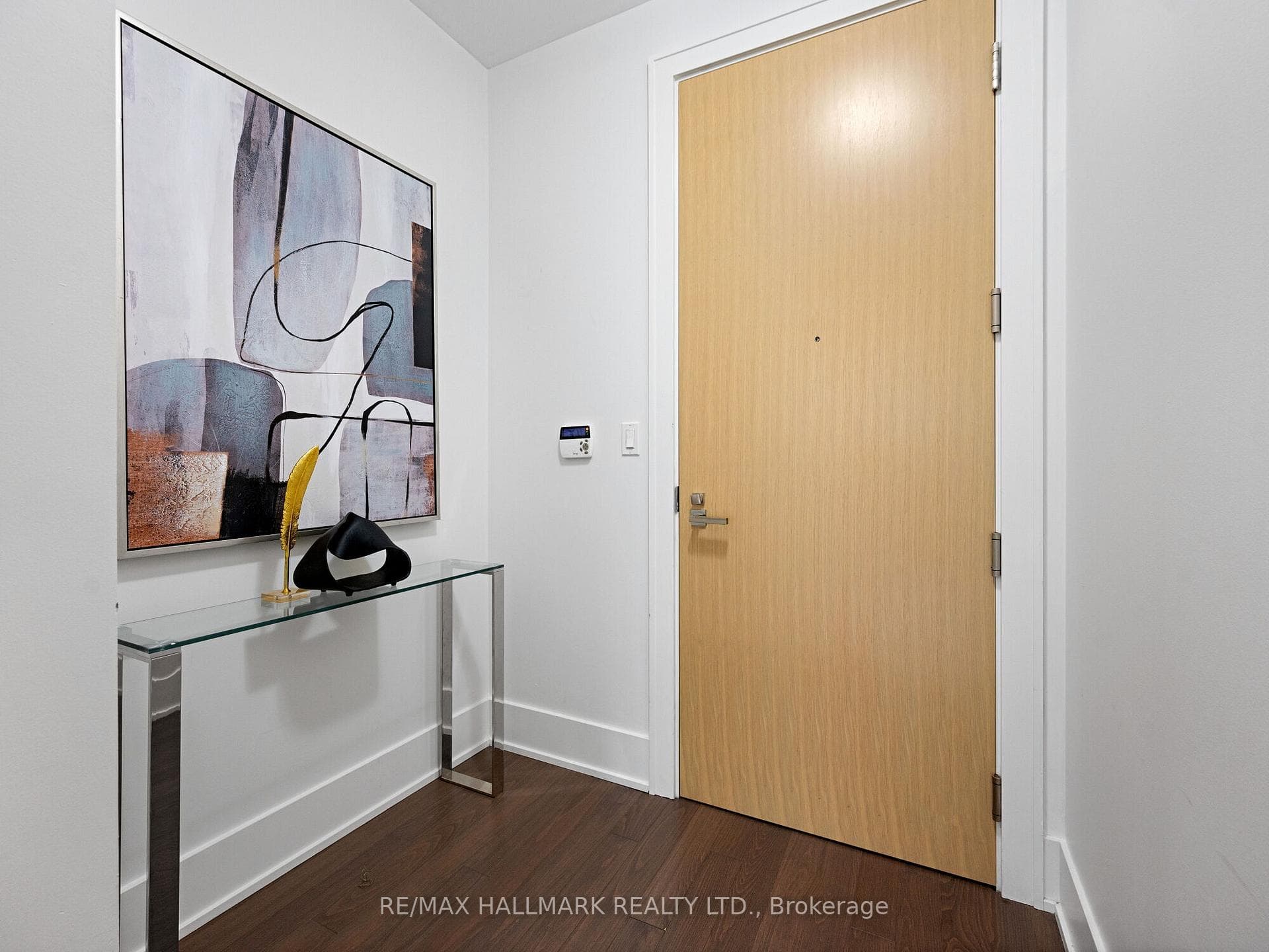 39 Queens Quay Unit 824 photo 8