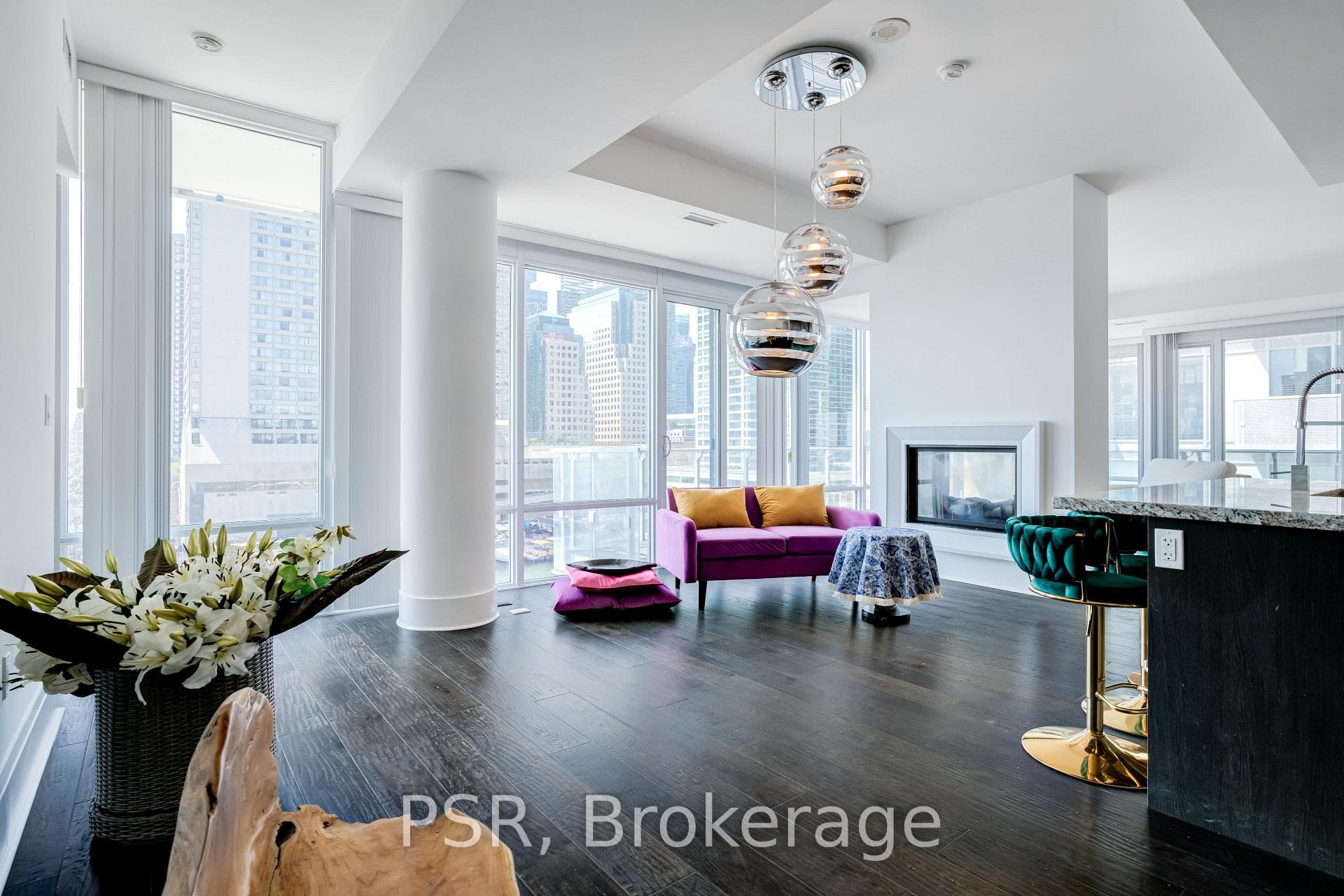 29 Queens Quay Unit 603 photo 3
