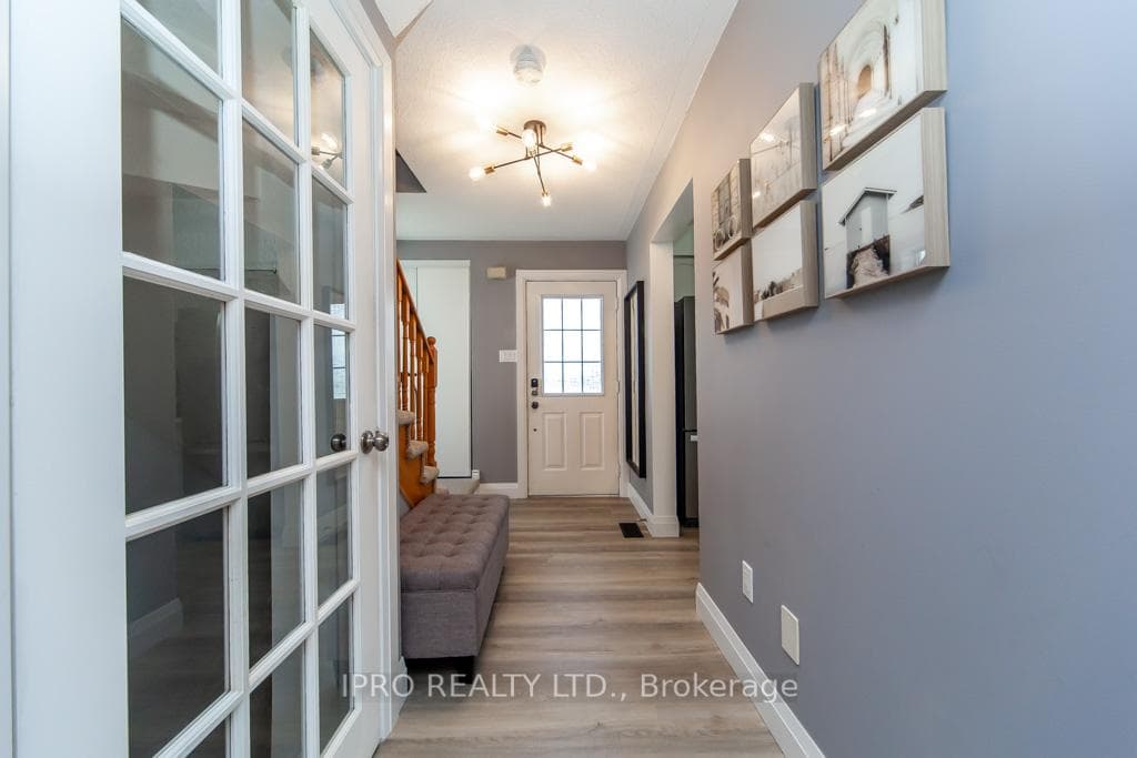 1608 Green Road photo 3