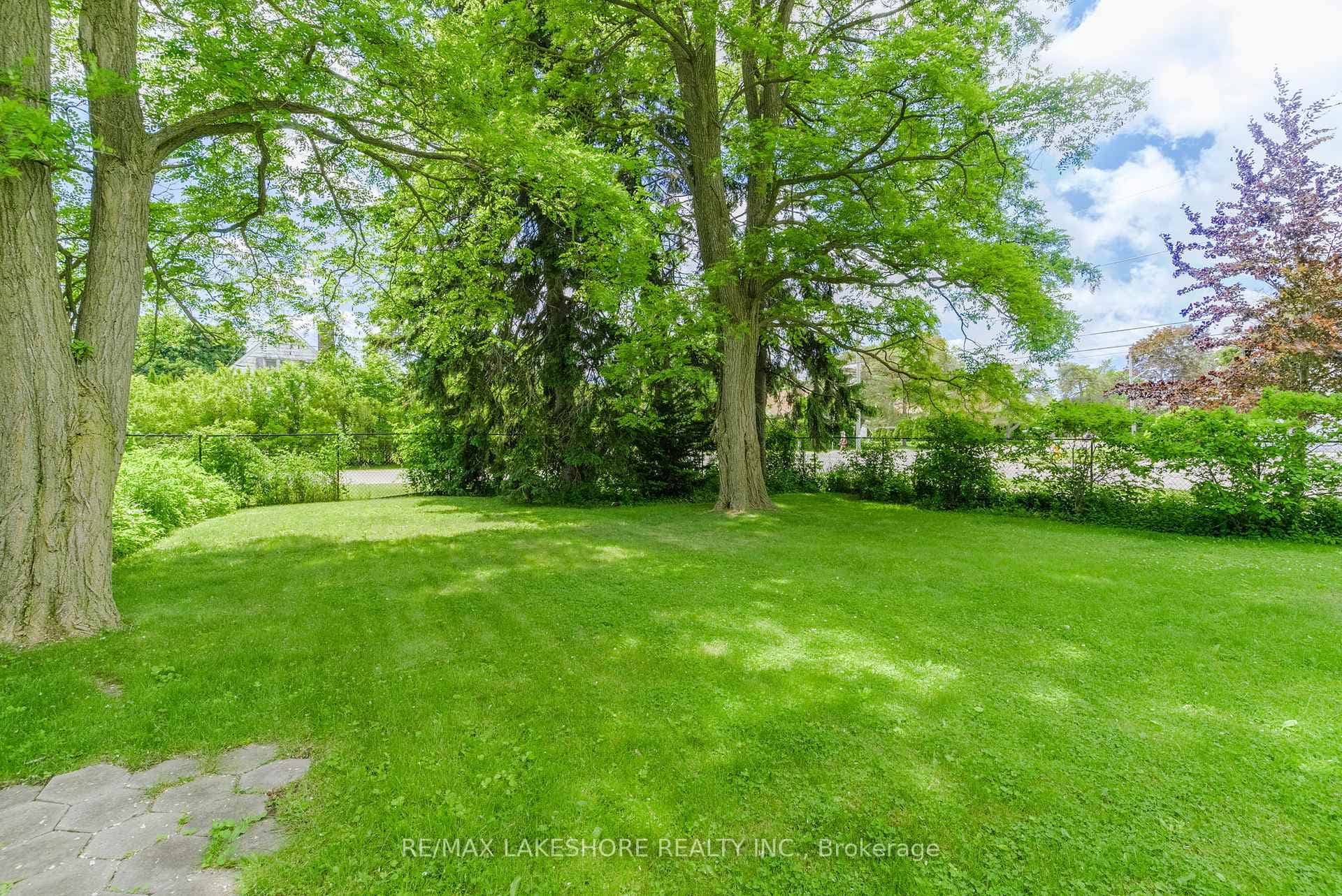 48 Coverdale Avenue photo 33