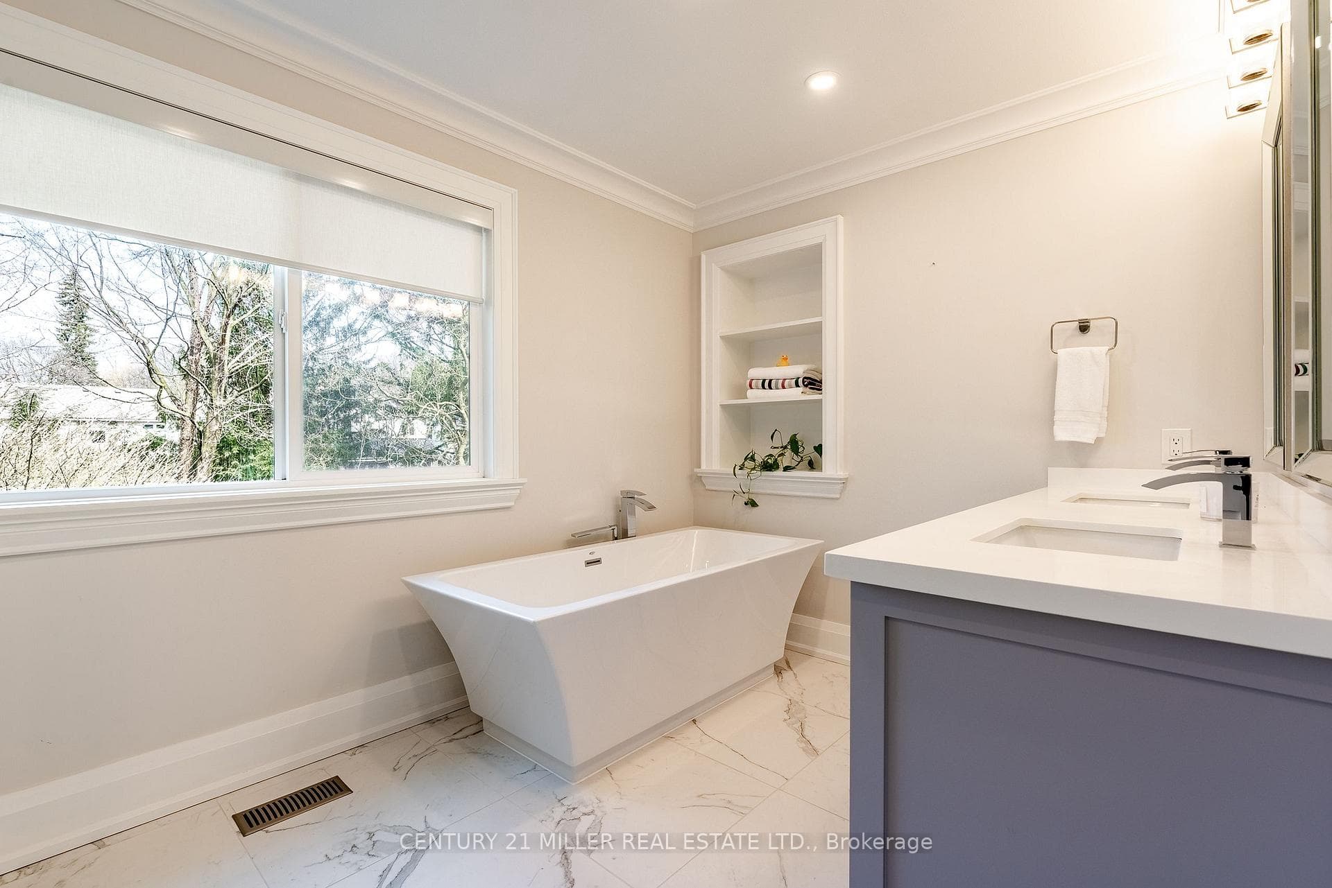 327 Macdonald Road photo 19
