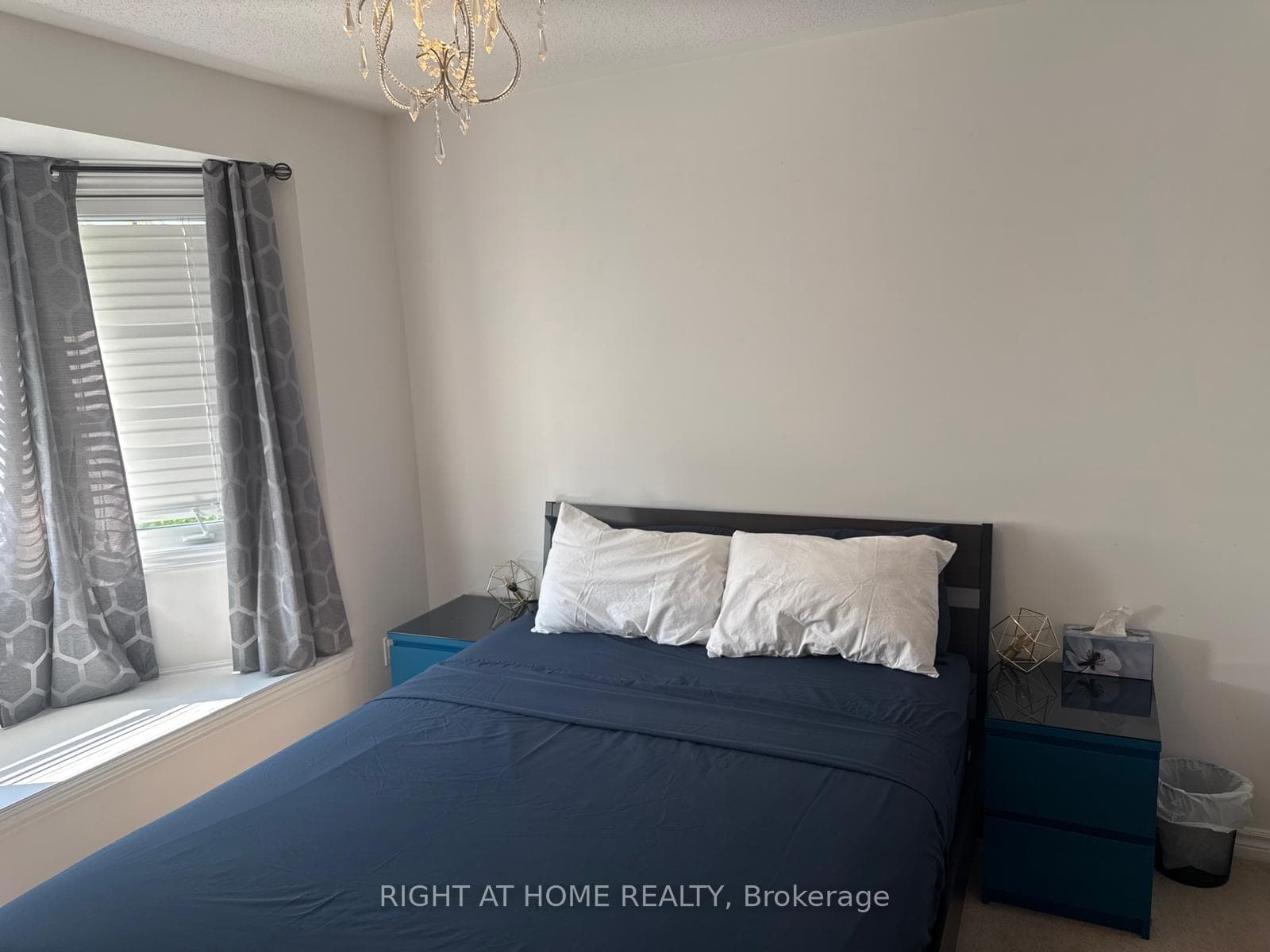 371 VENDEVALE Avenue photo 24