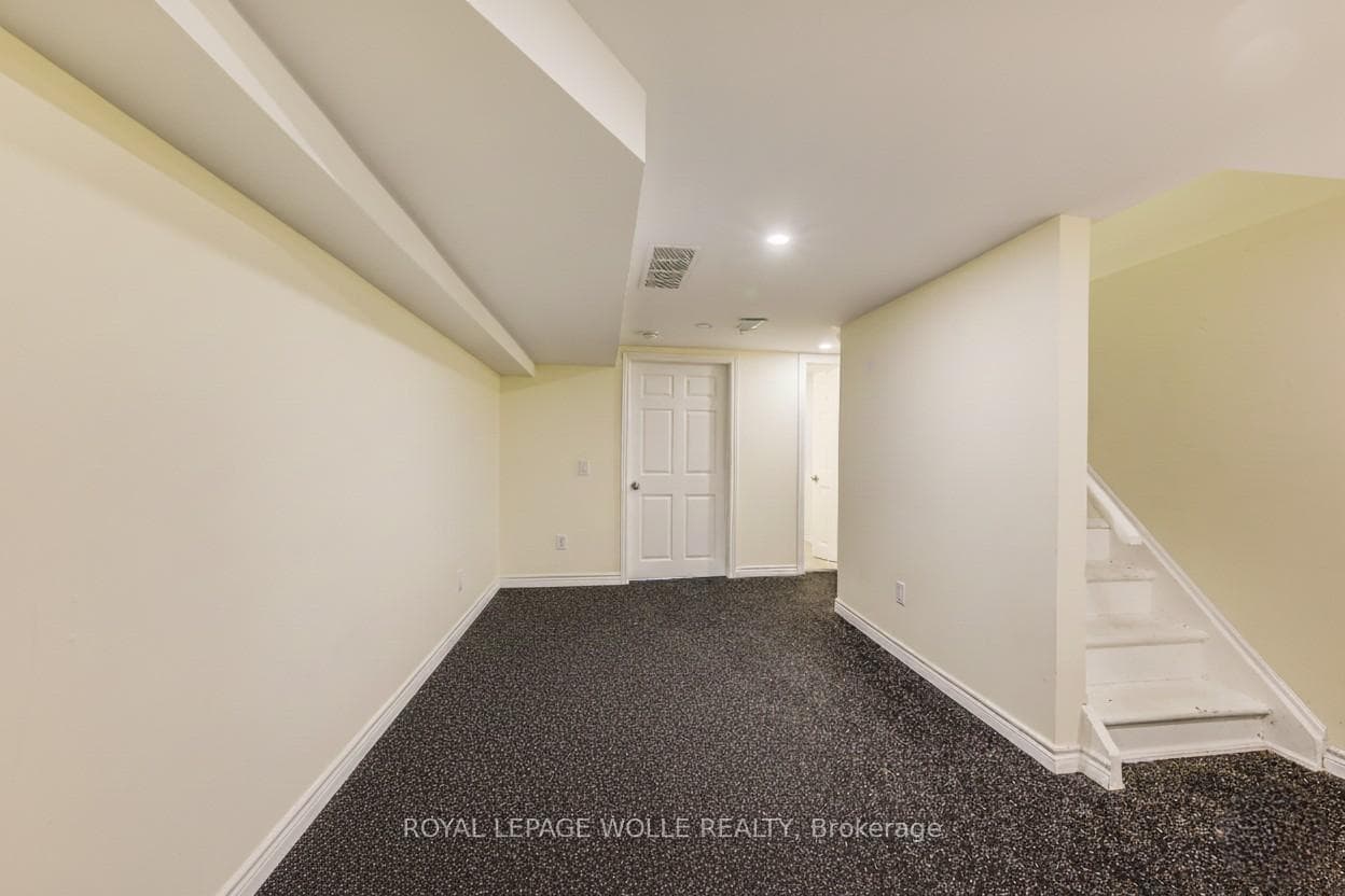 284 Westcourt Place photo 22