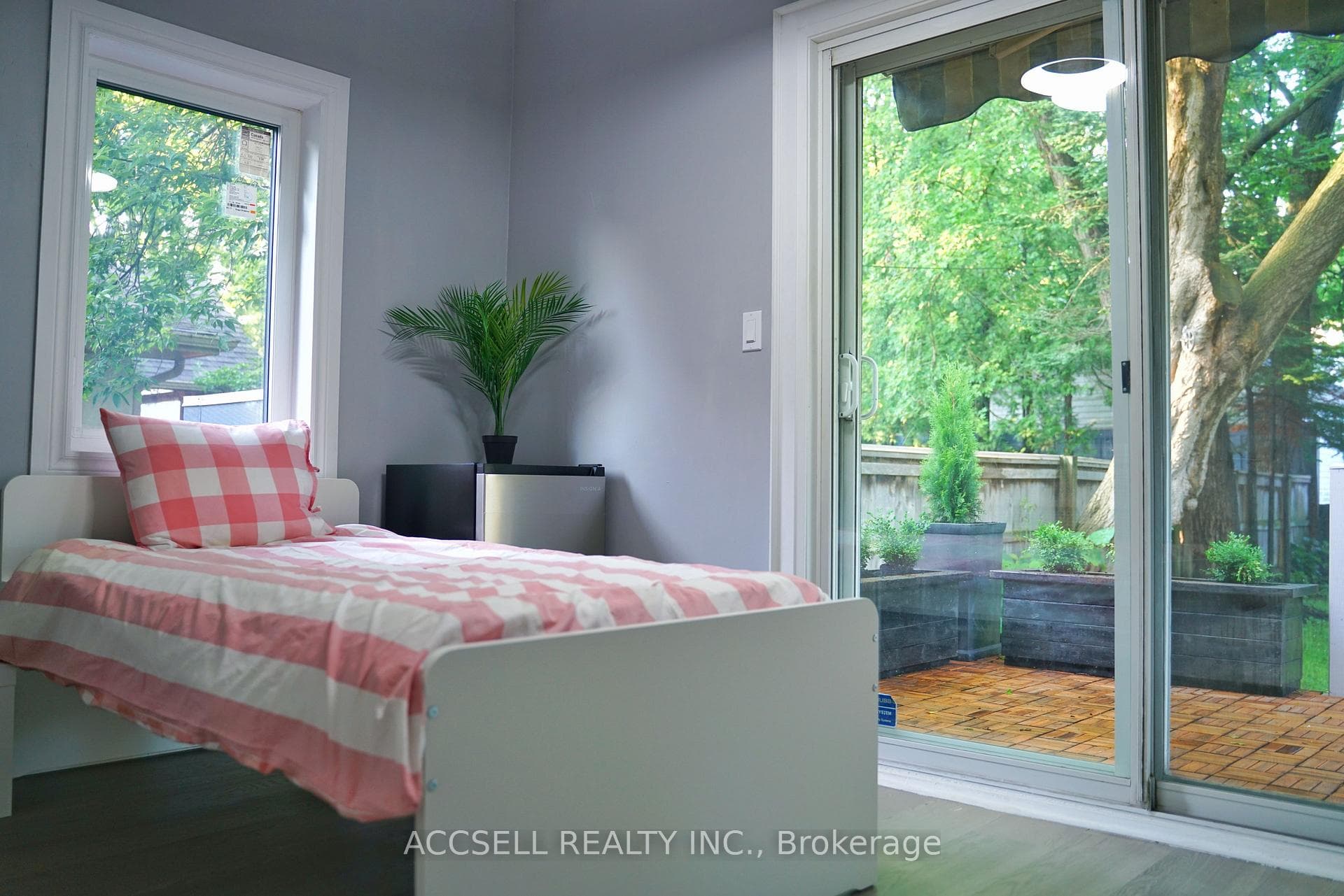 1069 Dixie Road photo 22