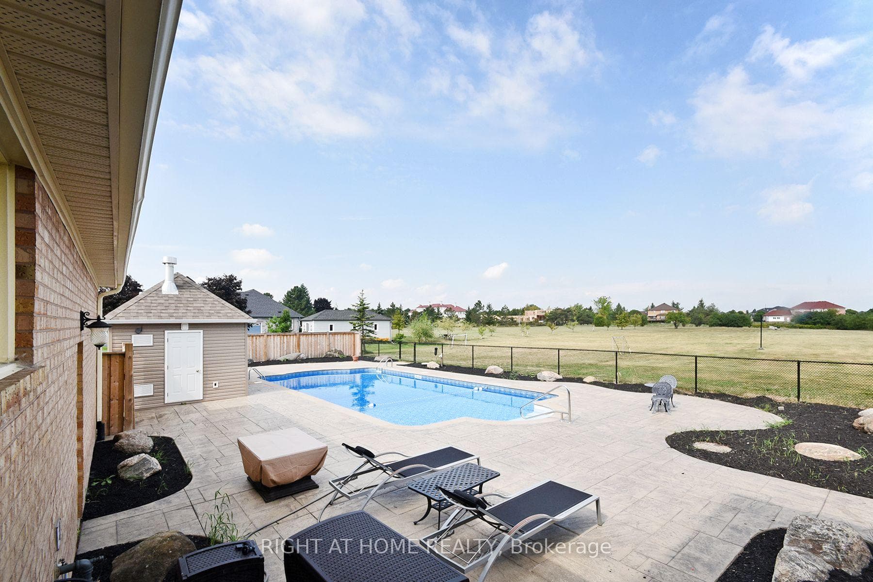23 Fenton Way photo 3