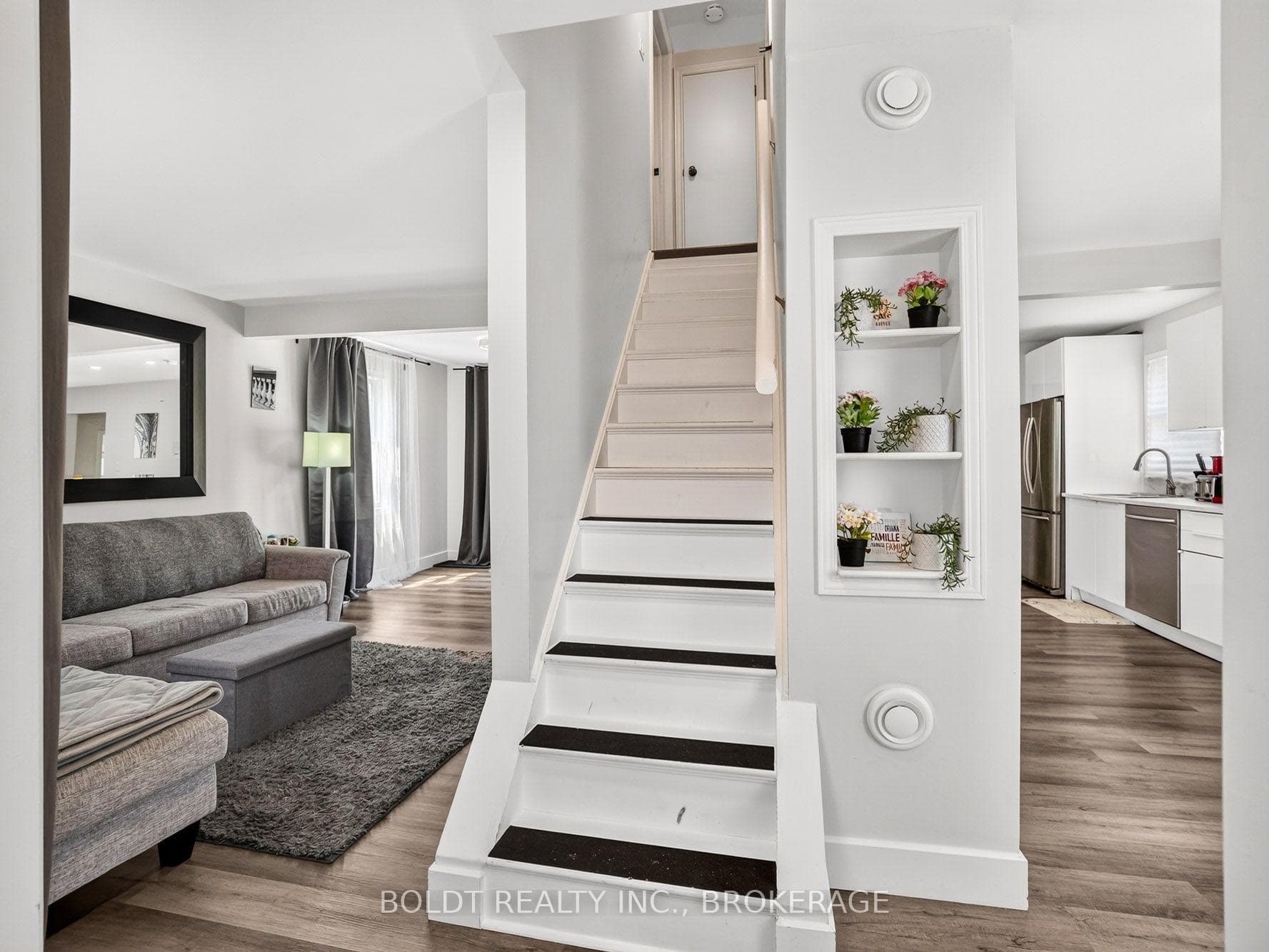 642 PENNER Road photo 4