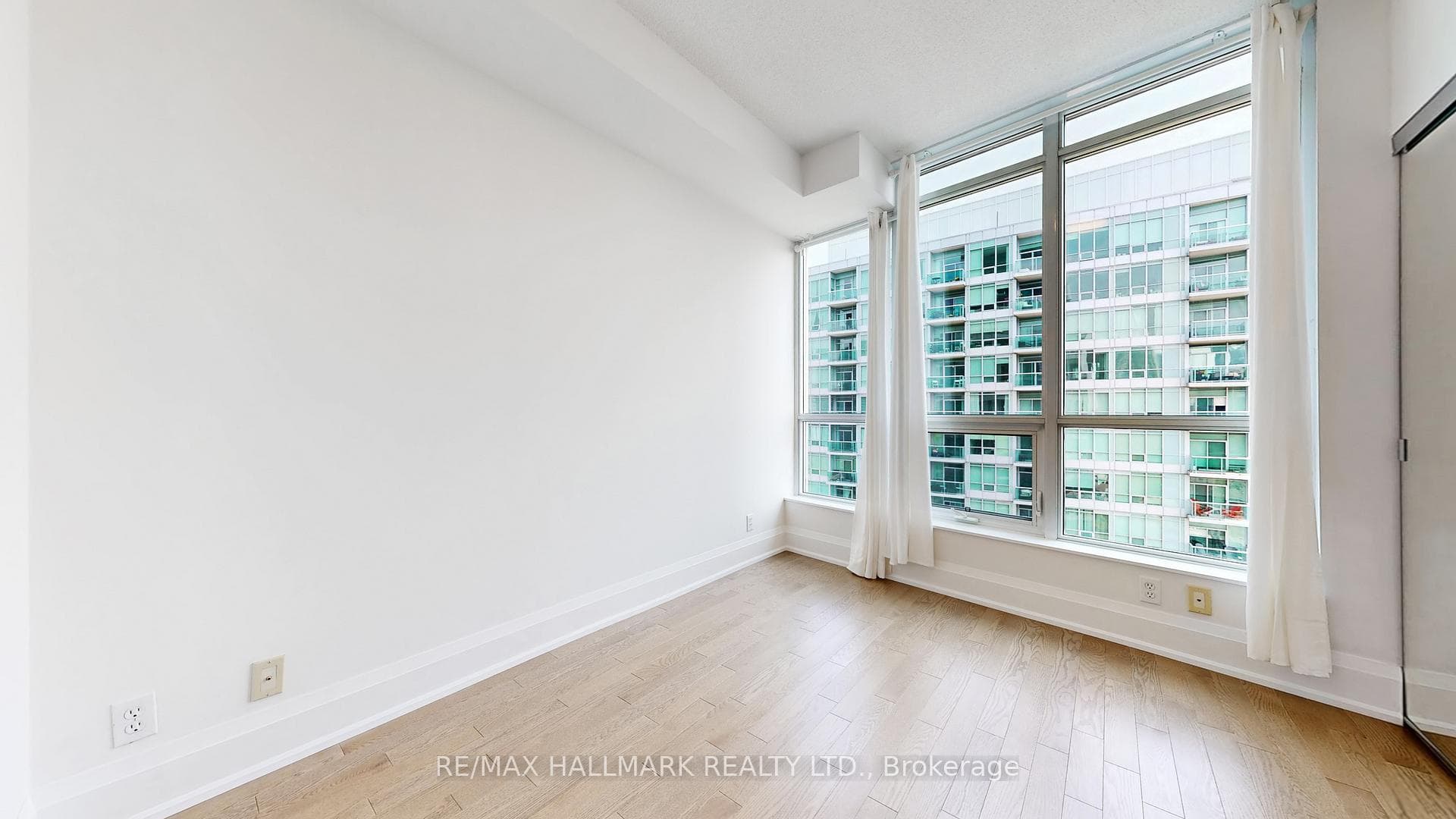1910 Lake Shore Boulevard Unit 1607 photo 22