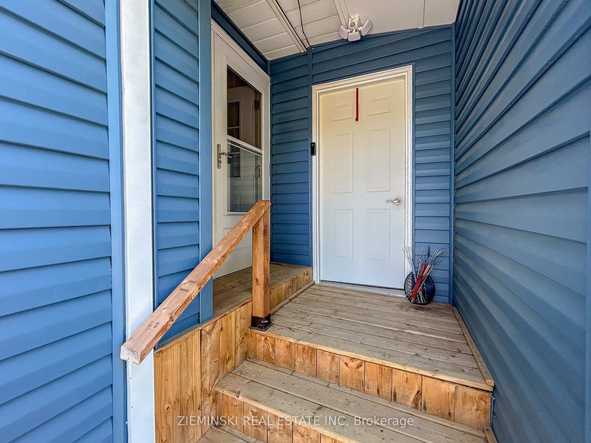 107 New Circle Place photo 3