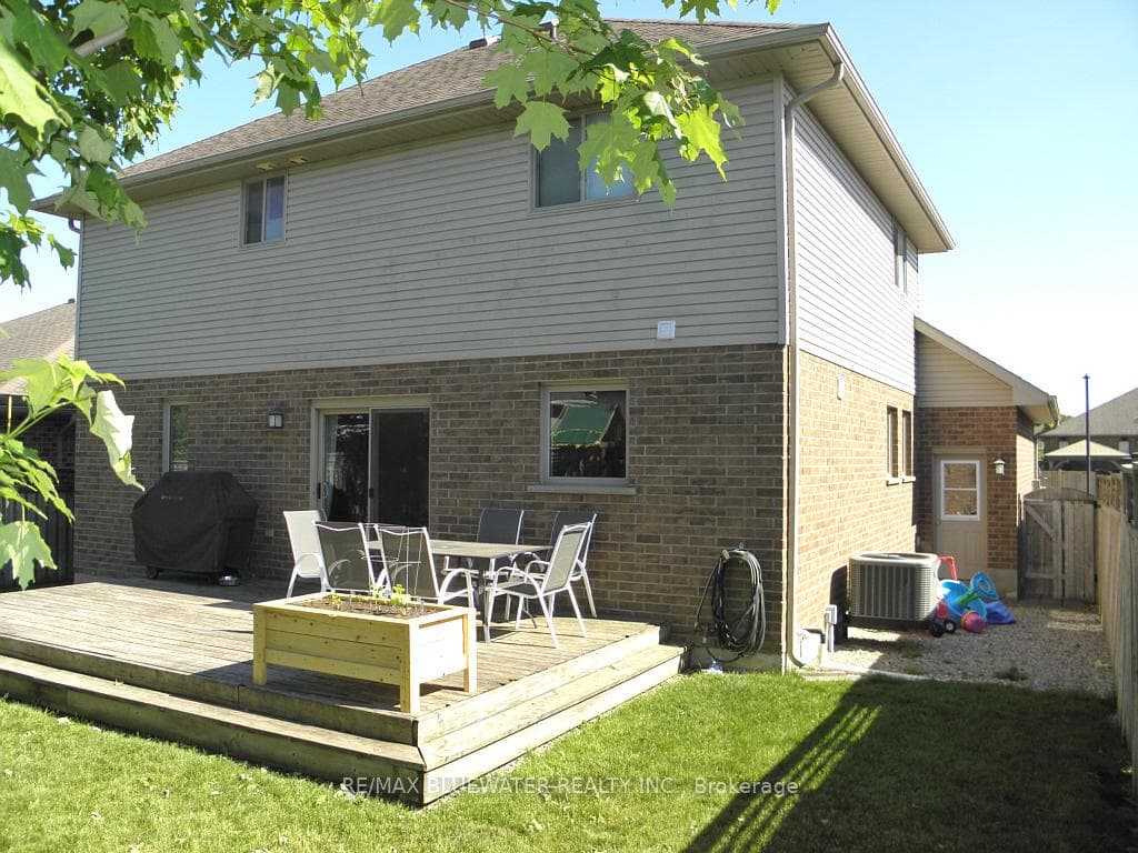 95 Deborah Drive photo 4