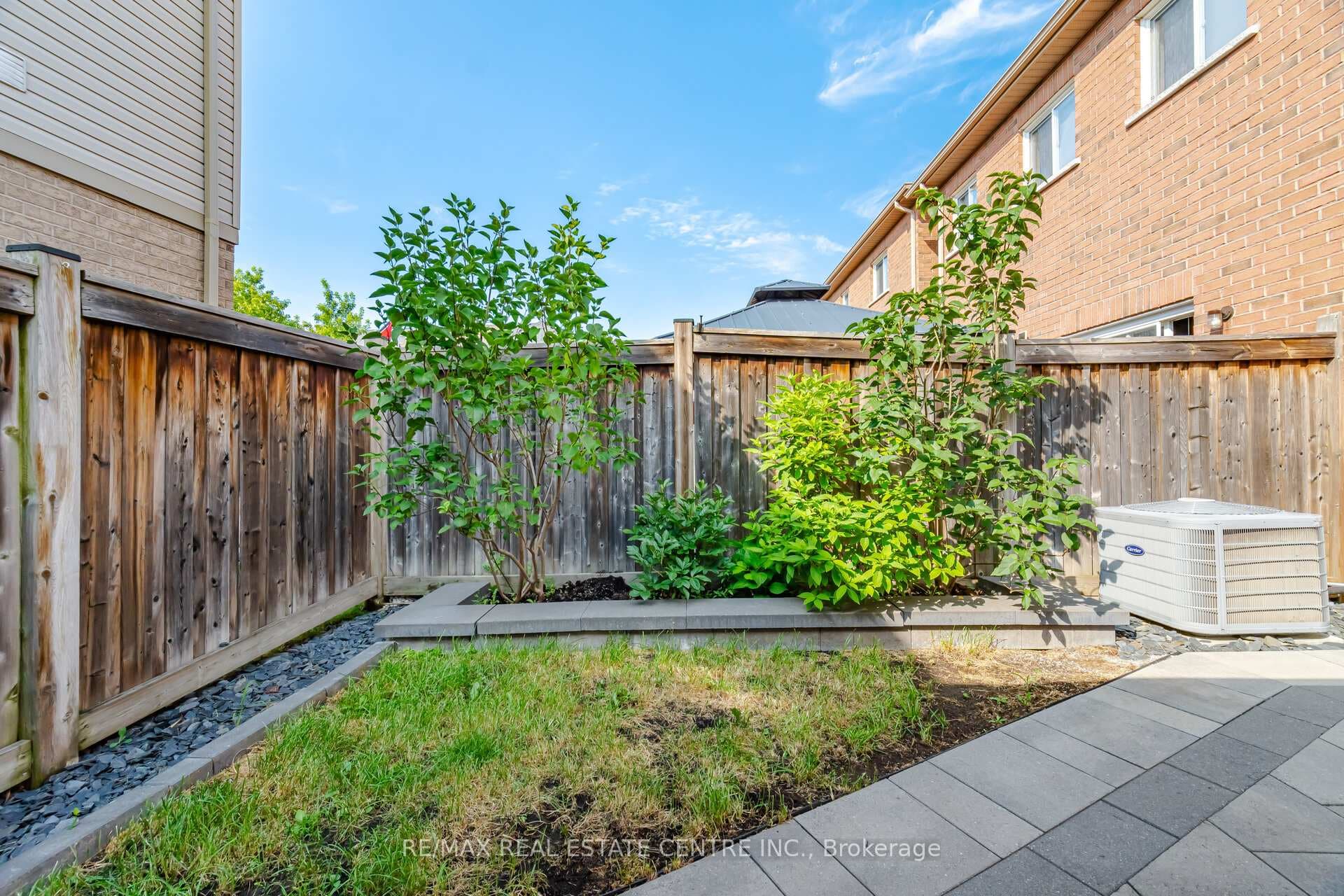 366 Hobbs Crescent photo 48