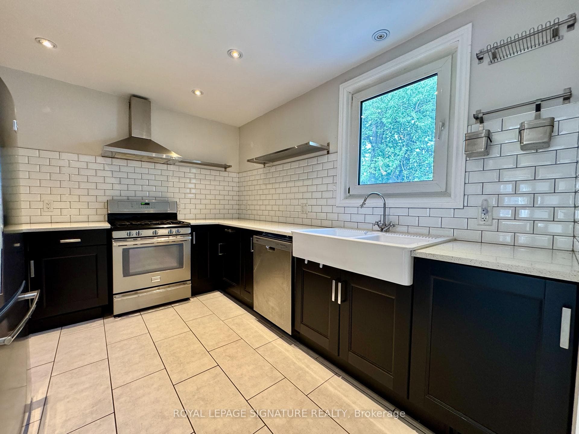 282 East 18th Street Unit Upper photo 4