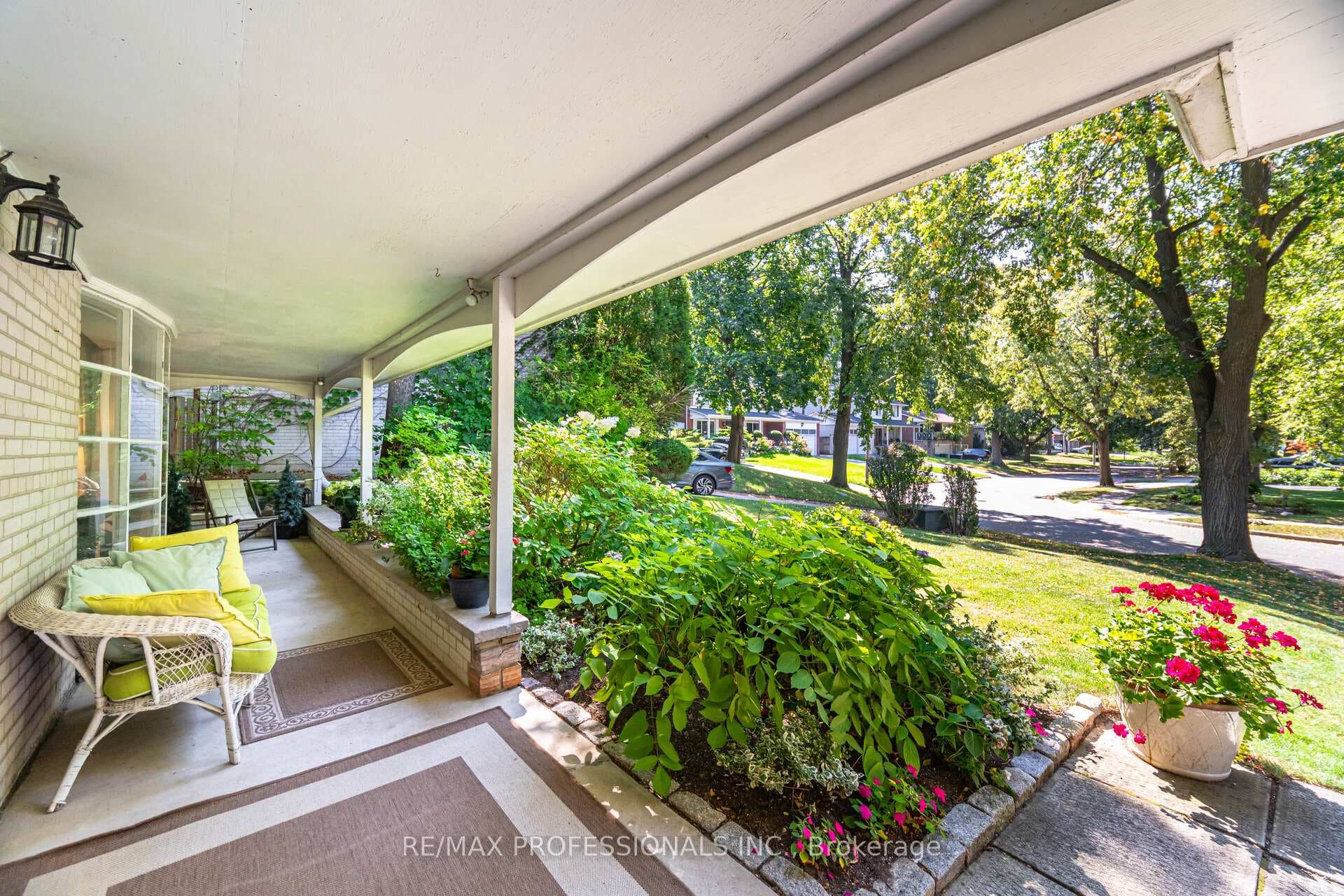 7 Queensborough Crescent photo 5