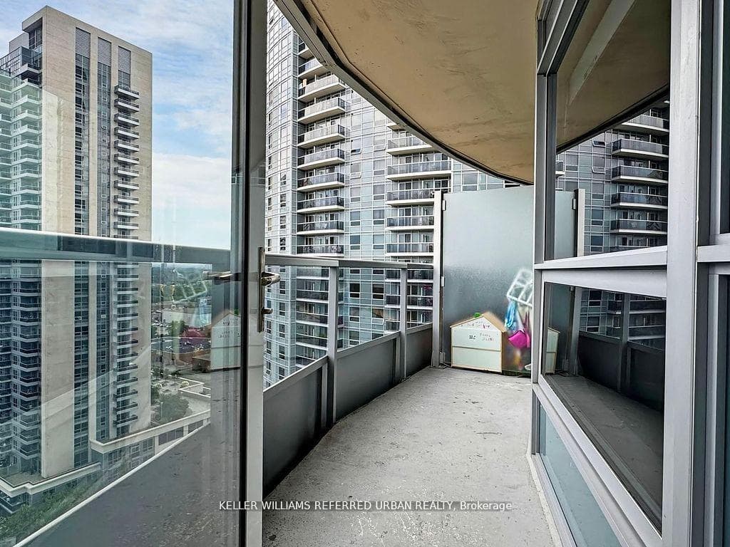125 Village Green Square Unit 1609 photo 30