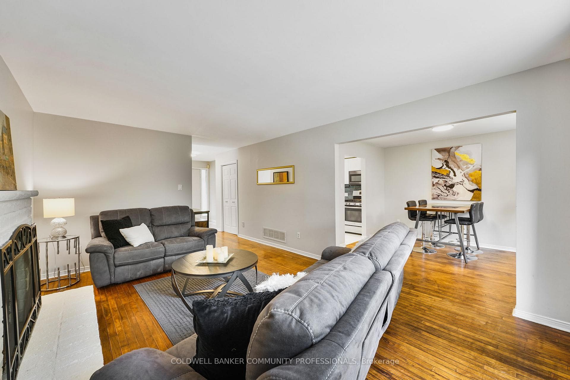 3036 Silverthorn Drive photo 8