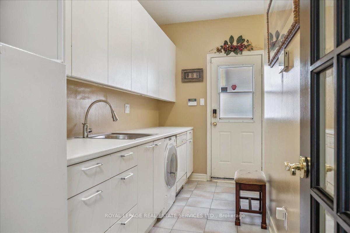 2794 Rainbow Crescent photo 15