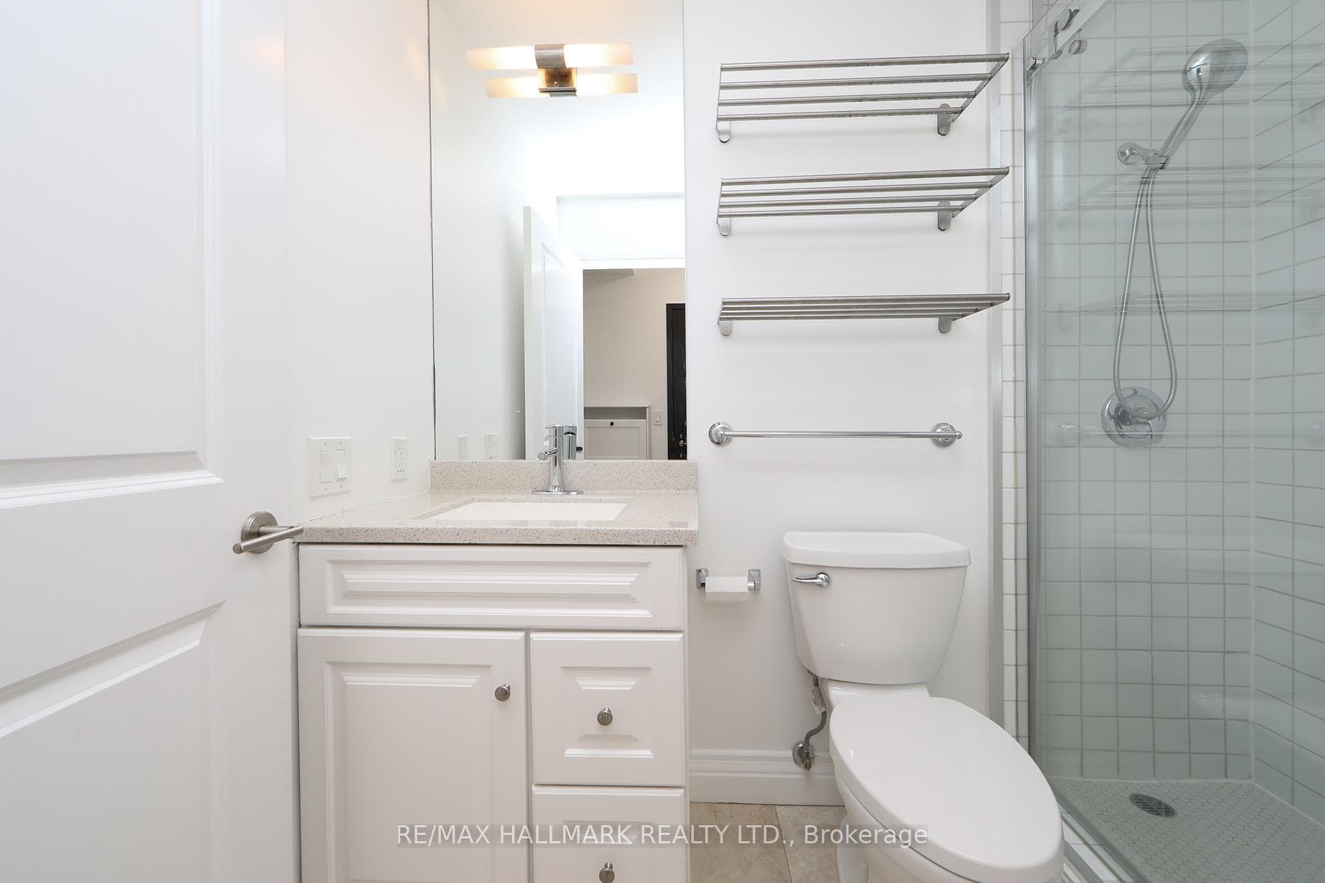18 Yorkville Avenue Unit 214 photo 5