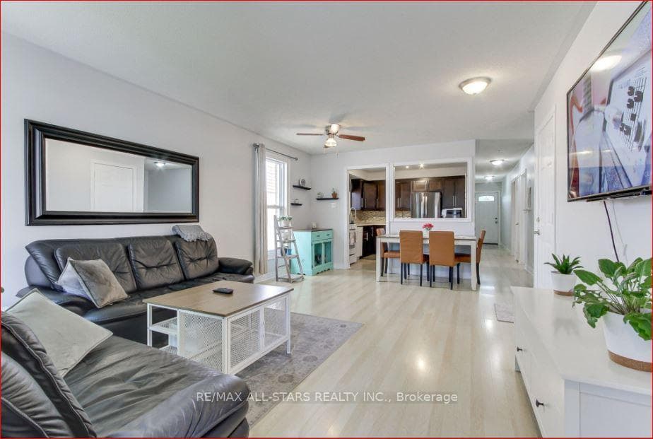 91 Kate Aitken Crescent photo 5