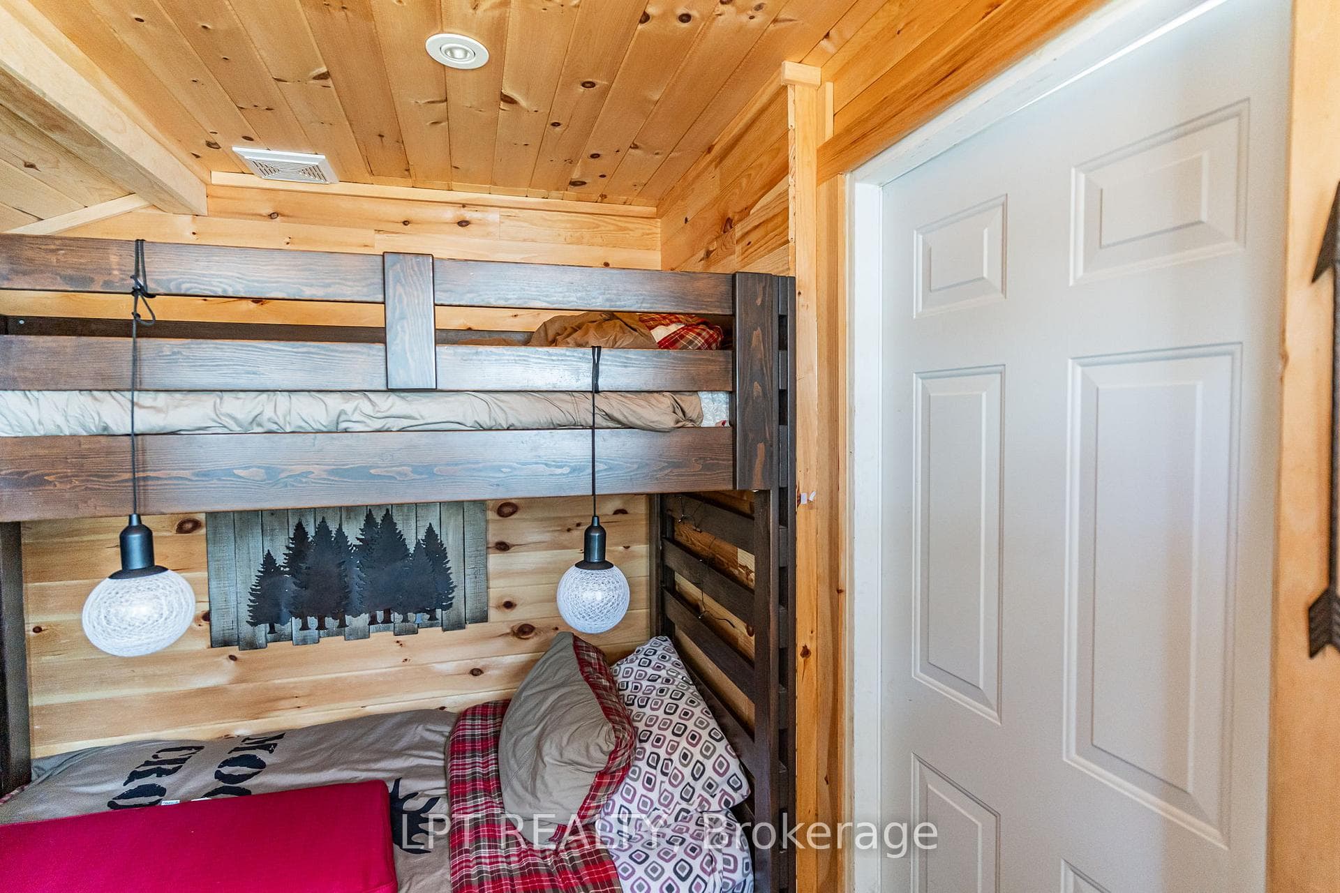 1369 Hipkiss Drive photo 37