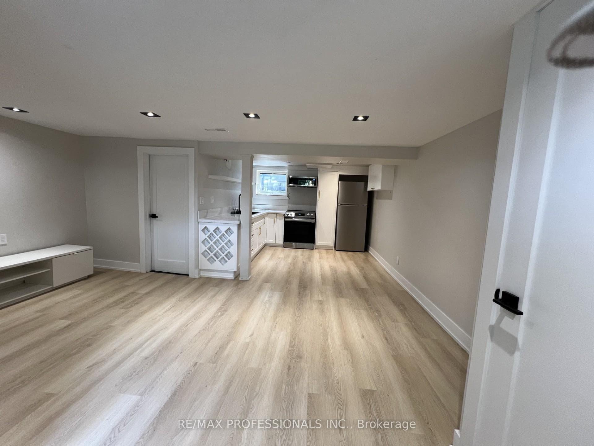 1026 Hedge Drive photo 10