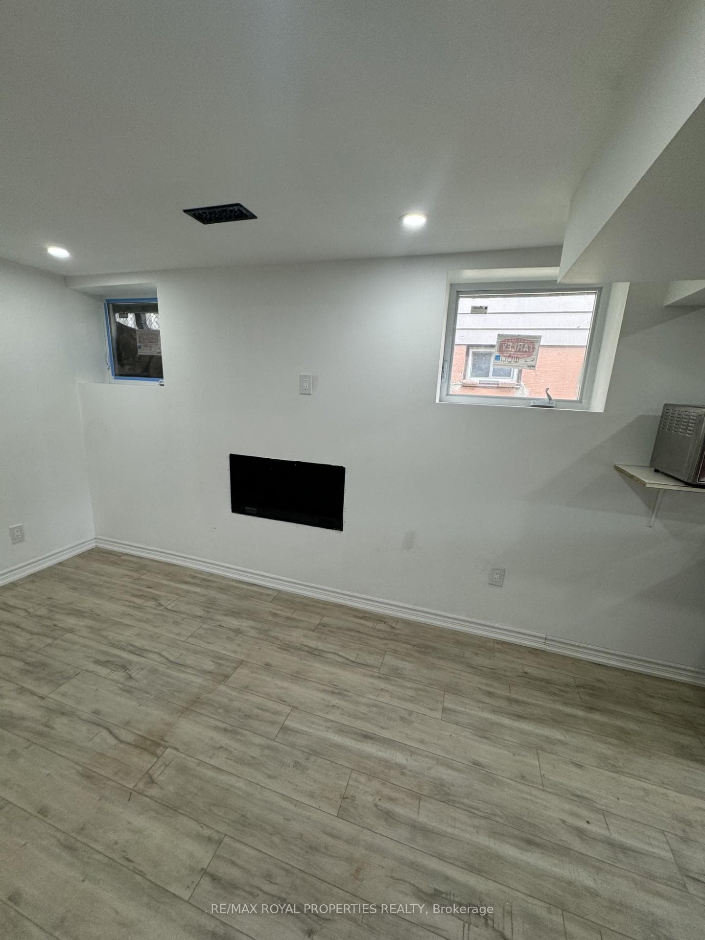 165 Ellwood Drive Unit Bsmt photo 13