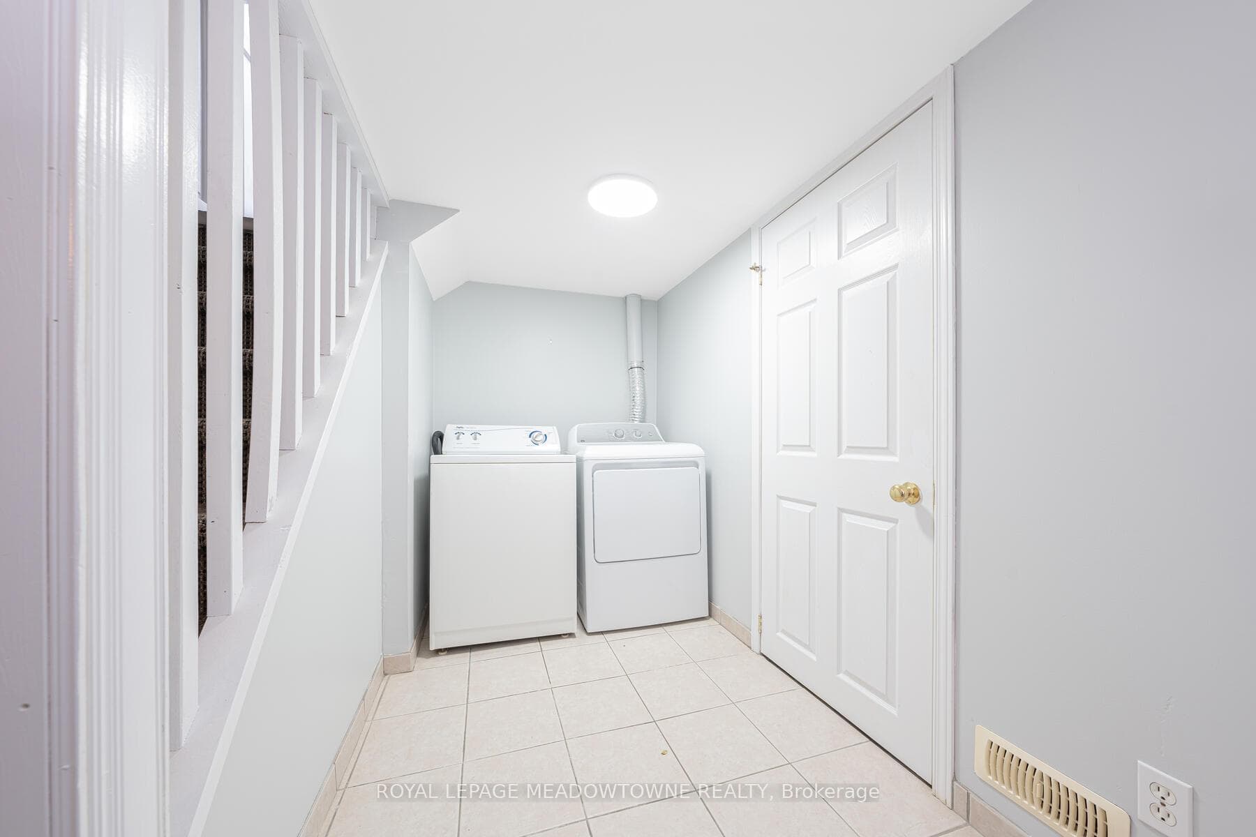15 Summit Crescent Unit Unit B photo 25