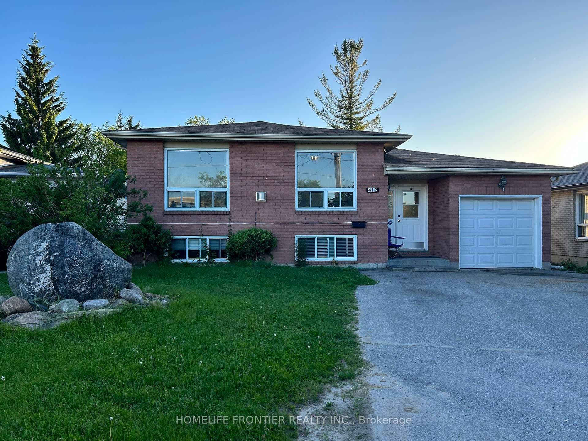 412 The Queensway N/A Unit Main photo 1