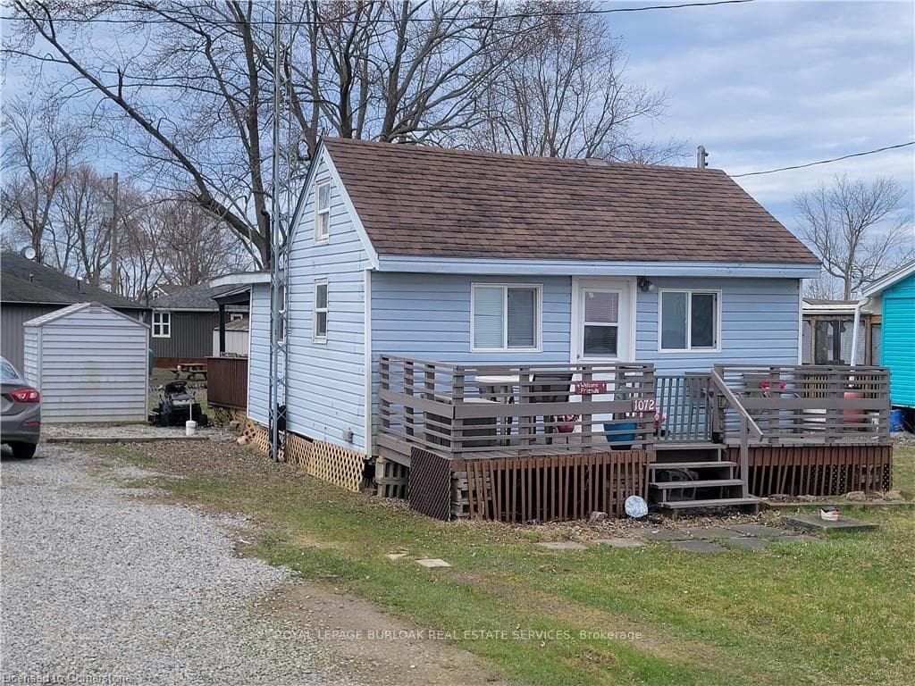 1072 Lakeshore Road photo 3