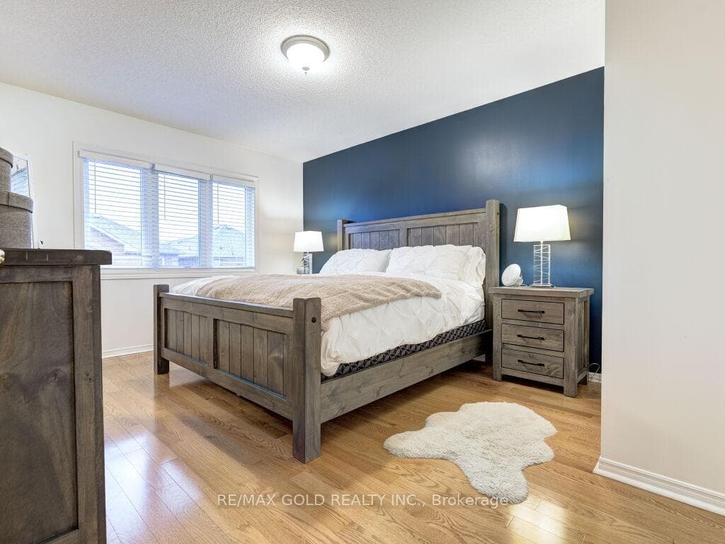 52 Sunley Crescent photo 23