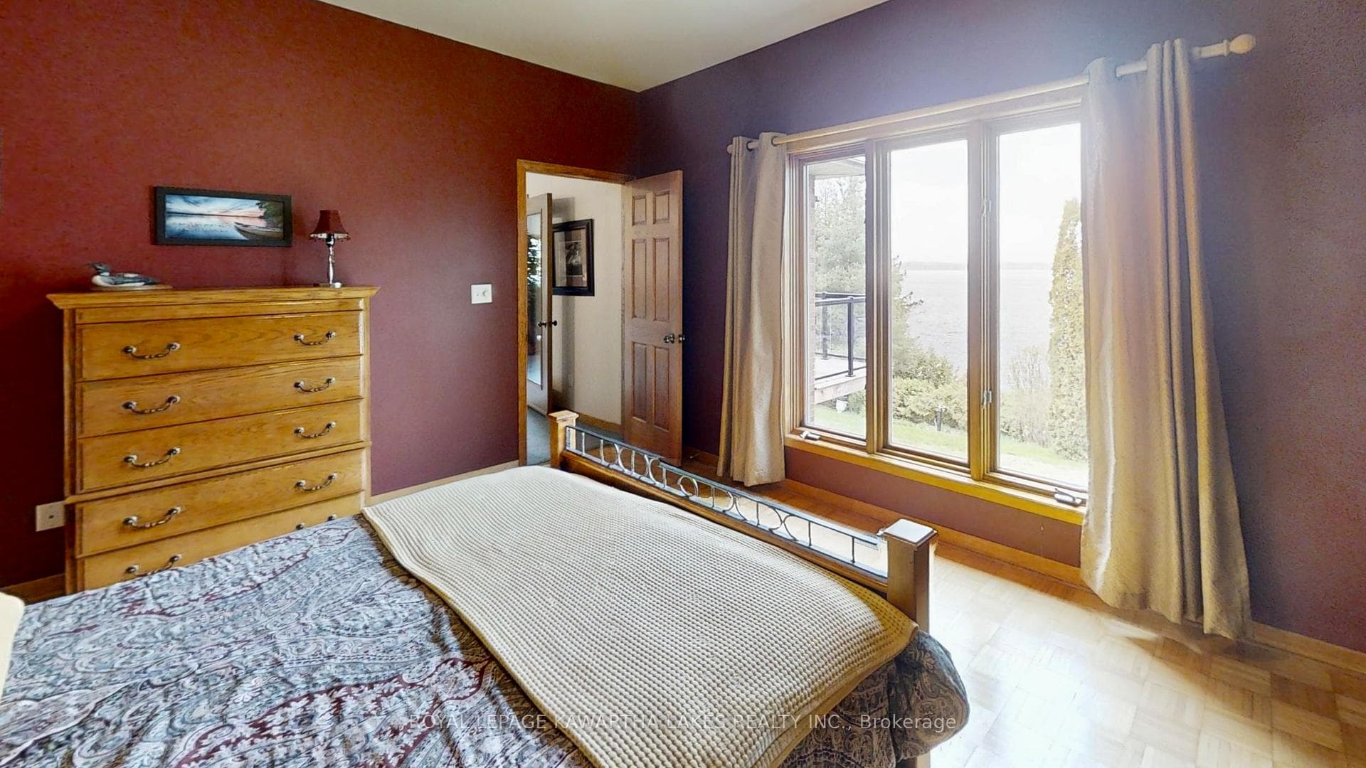 21 Emerald Street photo 10