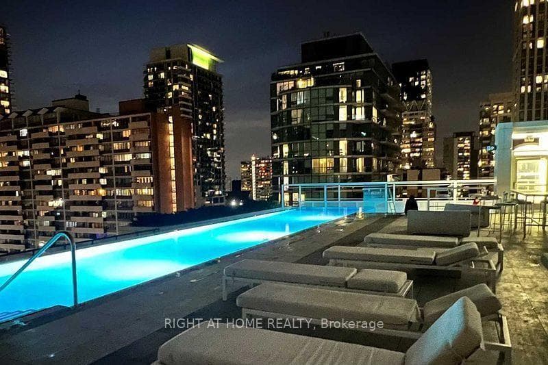 161 Roehampton Avenue Unit 1502 photo 24