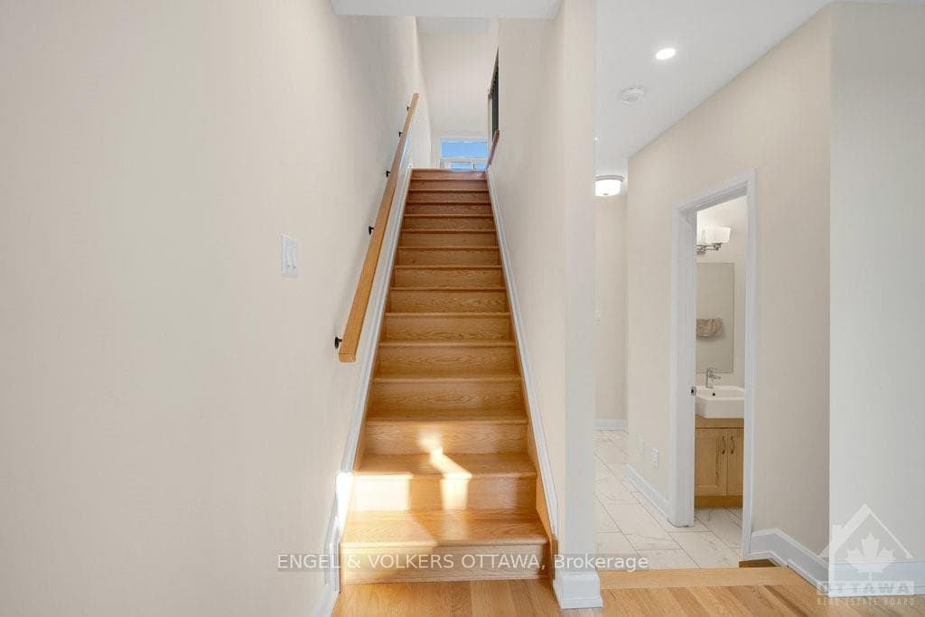 49 OBLATS Avenue photo 6