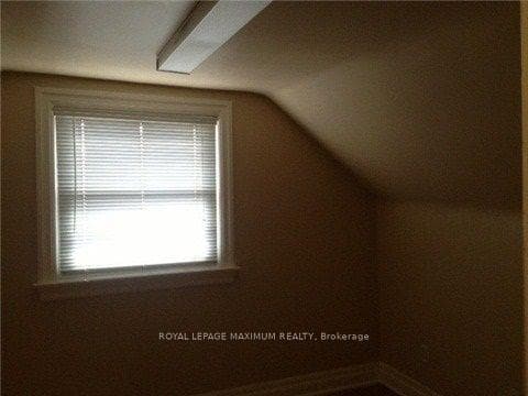 3832 Steeles Avenue photo 5