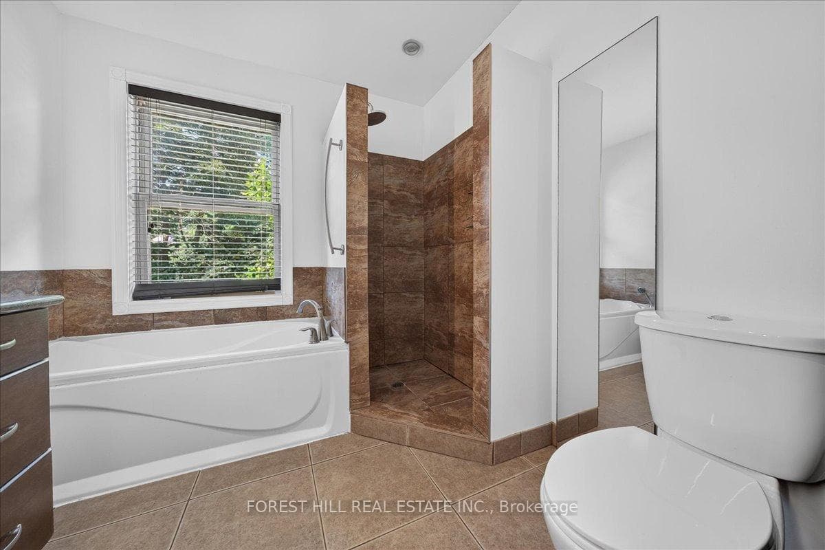 840 Maitland Street photo 24