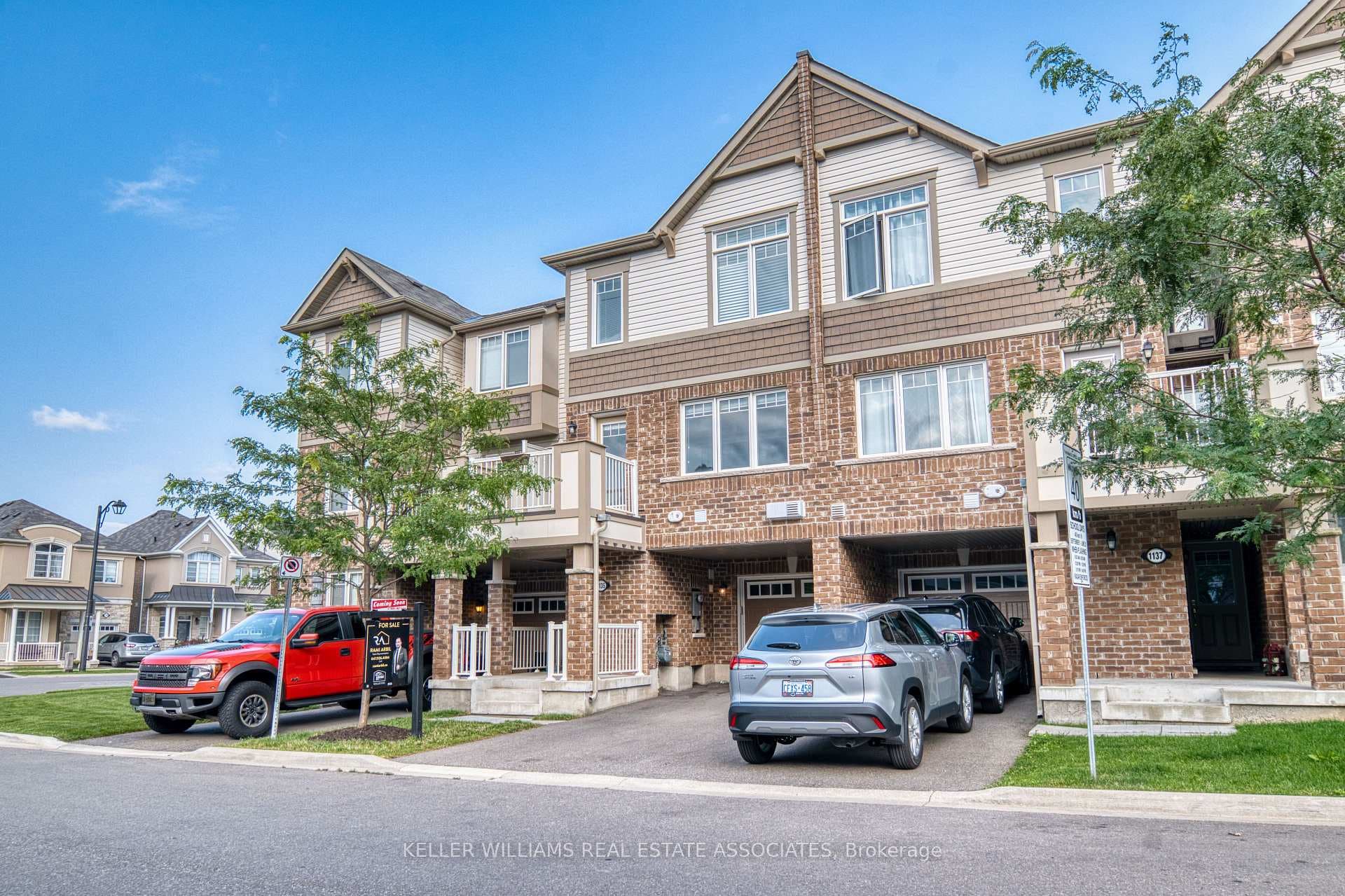 1135 duignan Crescent photo 1