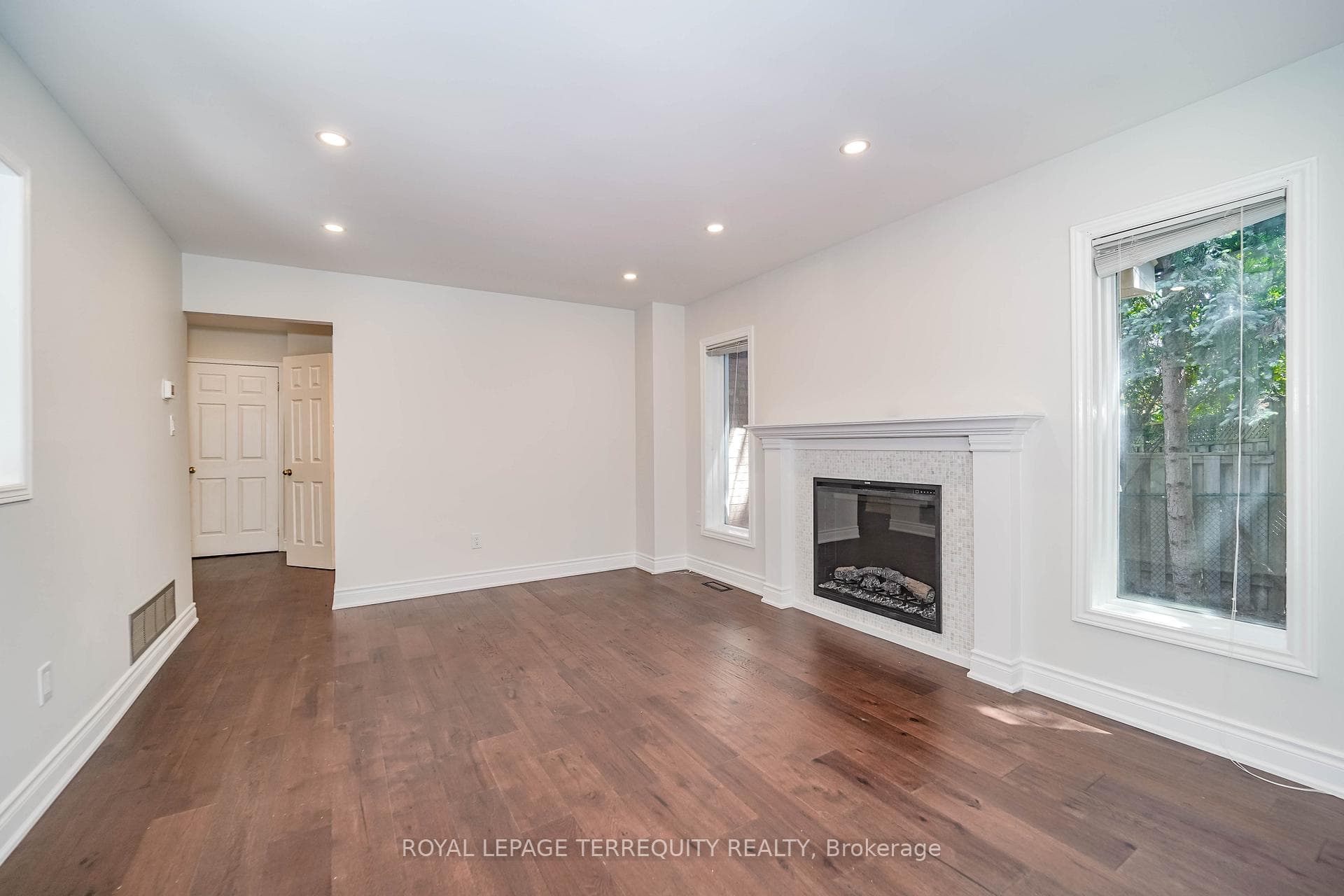 3883 Trelawny Circle photo 15