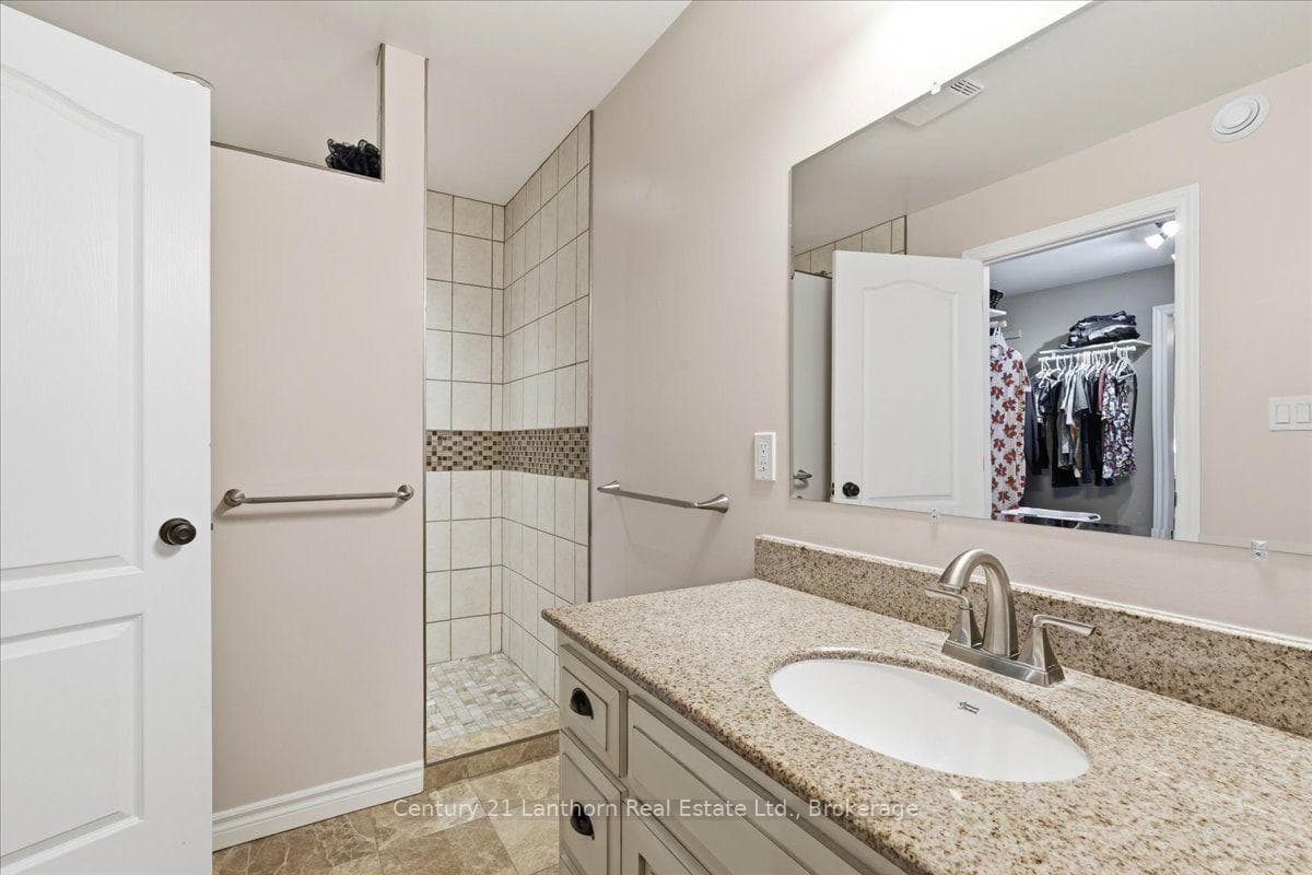 81 Reynolds Road photo 24
