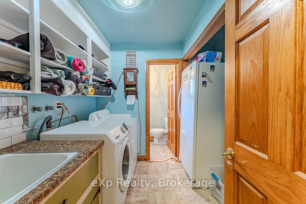 670 Joynt Street photo 22