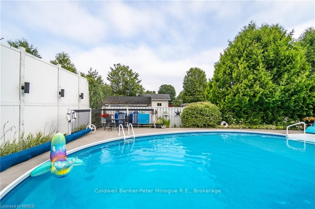 99 TWEEDSMUIR Drive photo 41