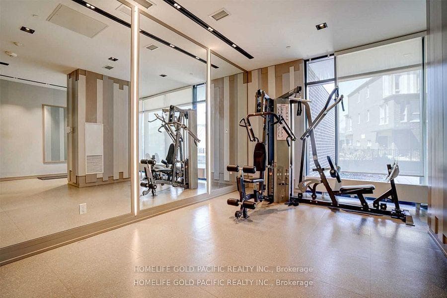128 FAIRVIEW MALL Drive Unit 601 photo 15
