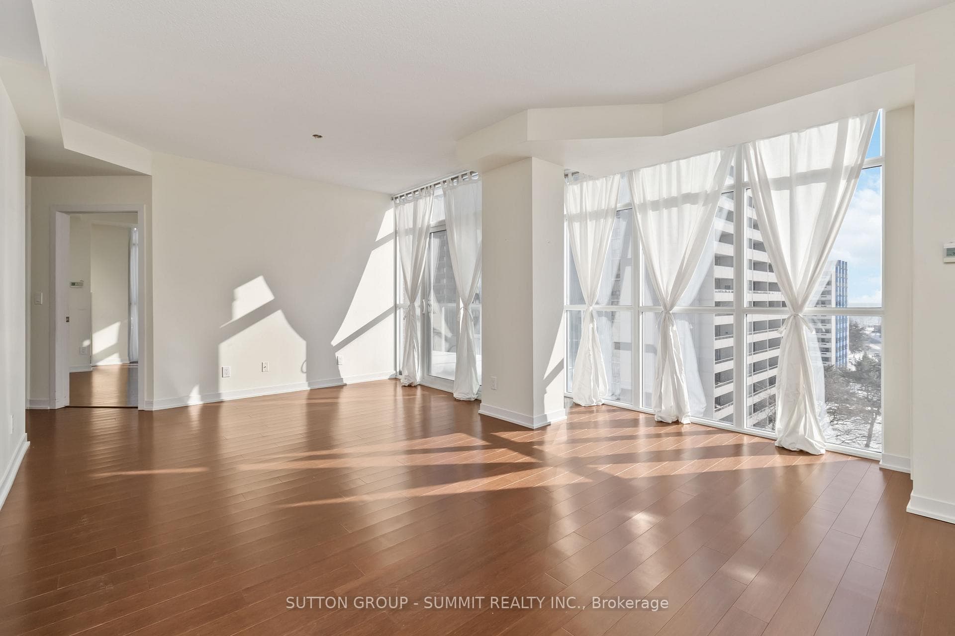 551 Maple Avenue Unit 816 photo 7