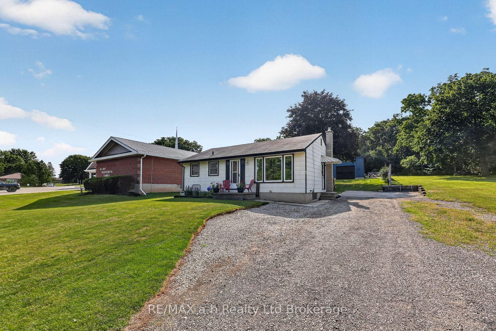 584112 BEACHVILLE Road photo 3