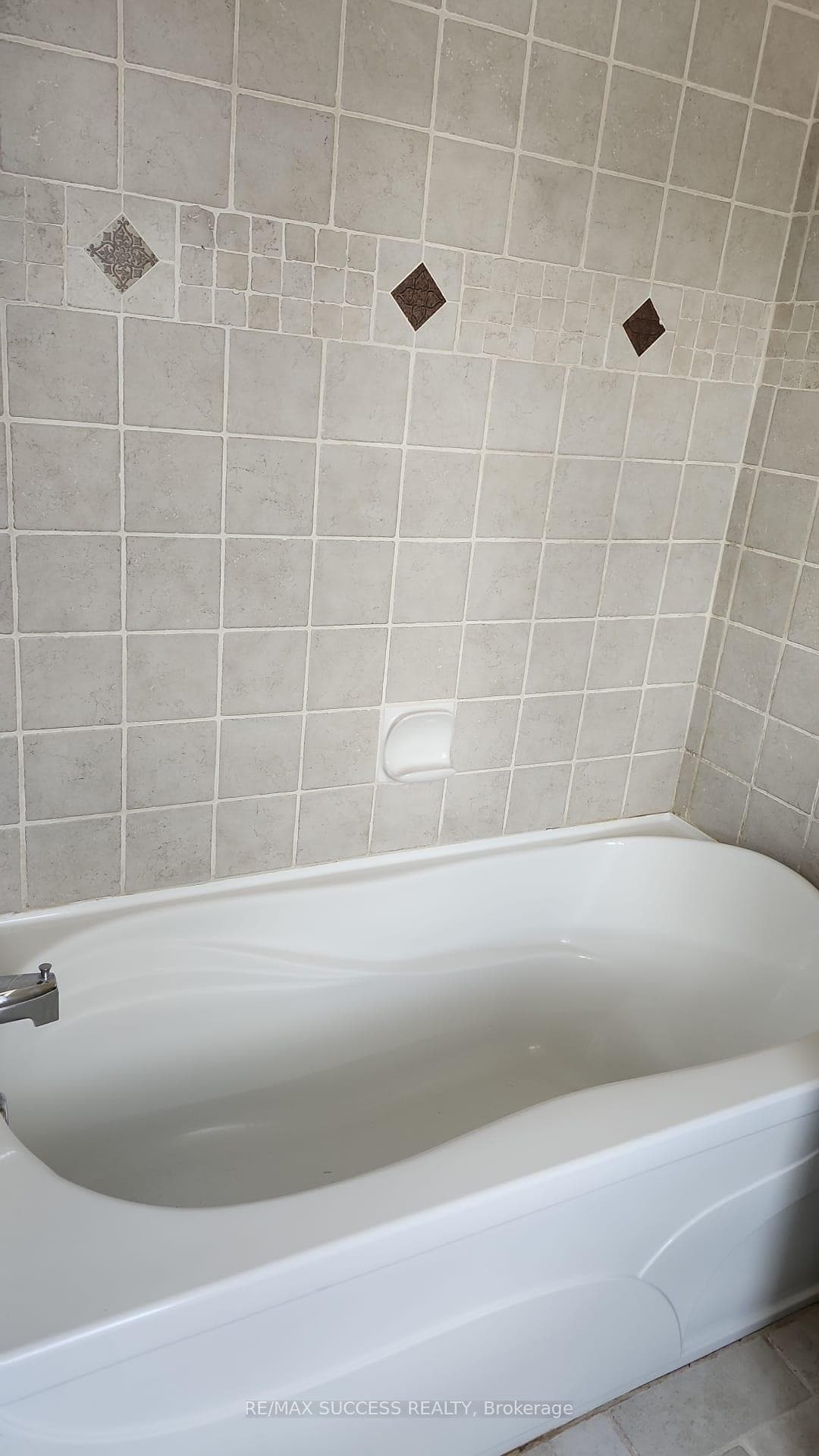 Bath Tub Upstairs
