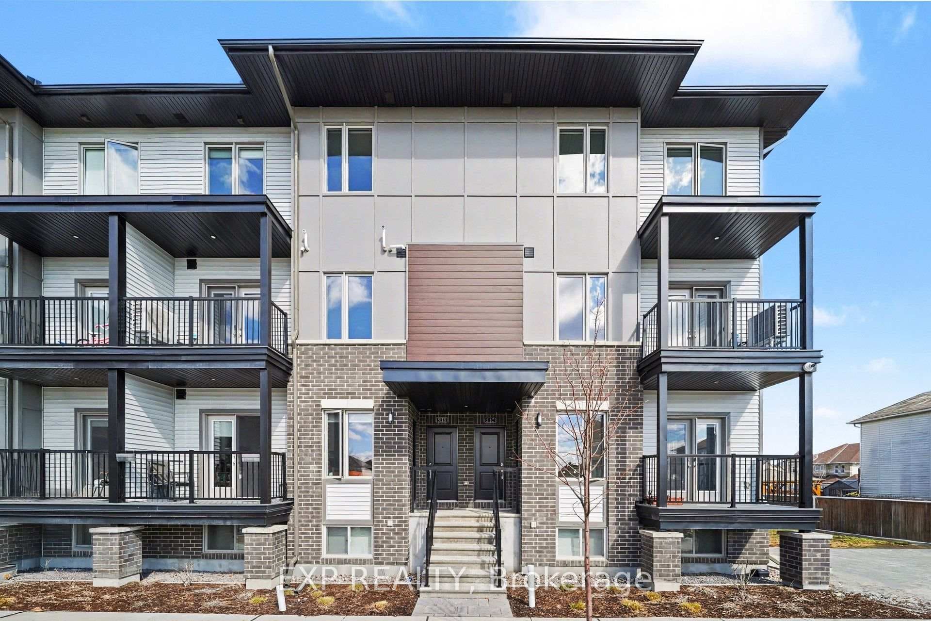 195 Monaco Place Unit B photo 1