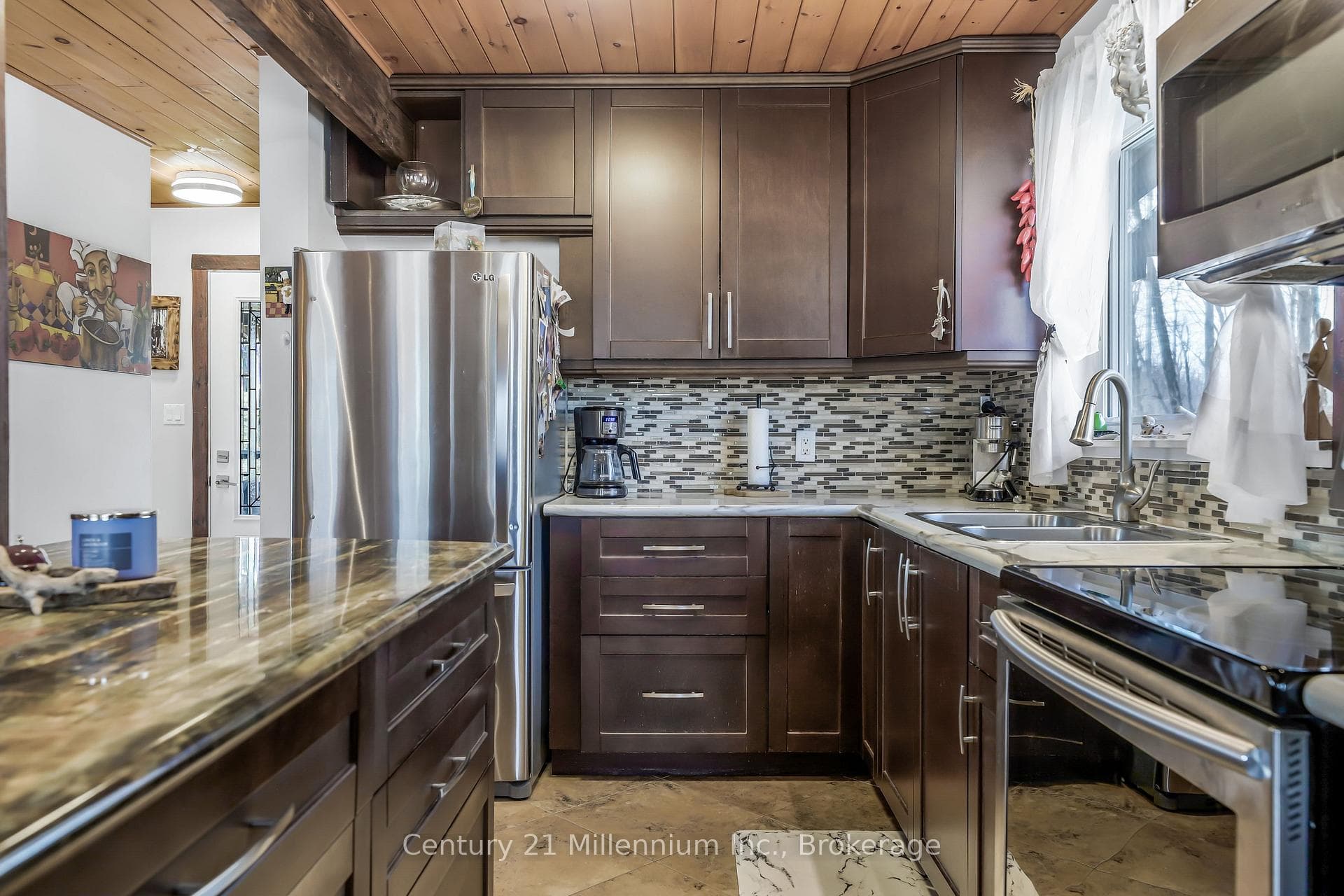 446 Manley Crescent photo 15