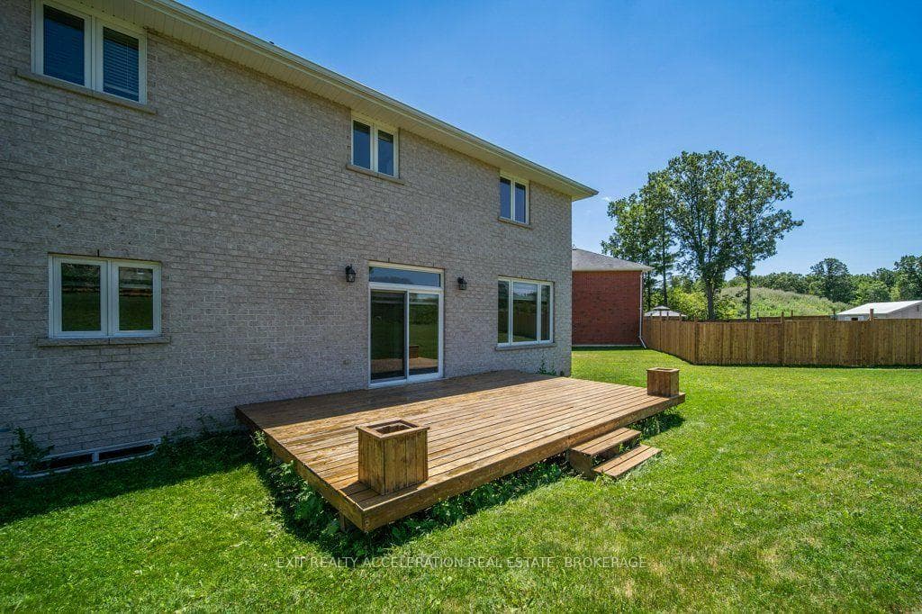 14 Ashwood Crescent photo 37