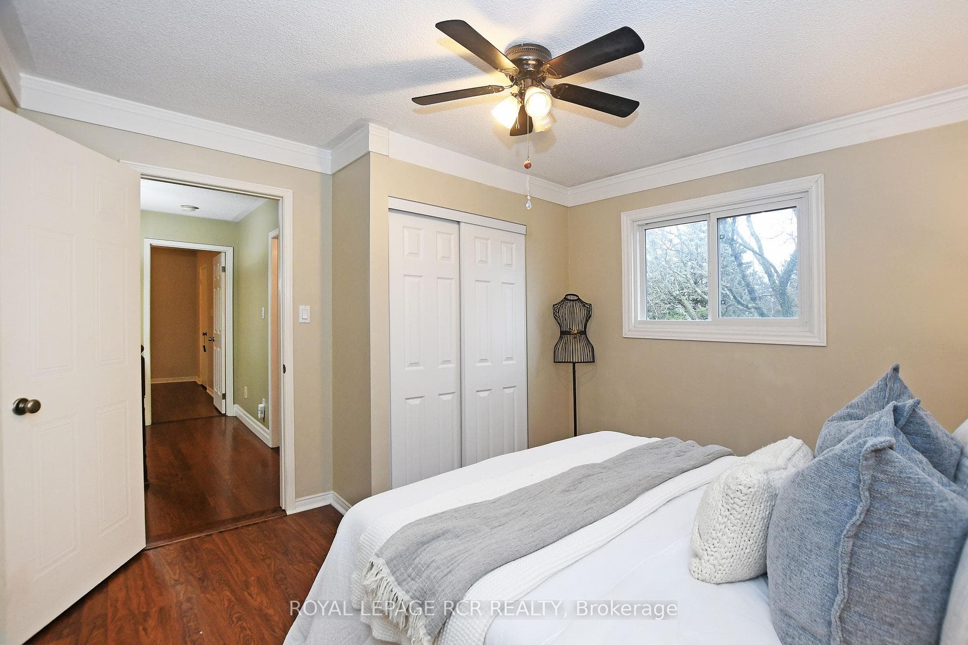 37 Stonehill Boulevard photo 26