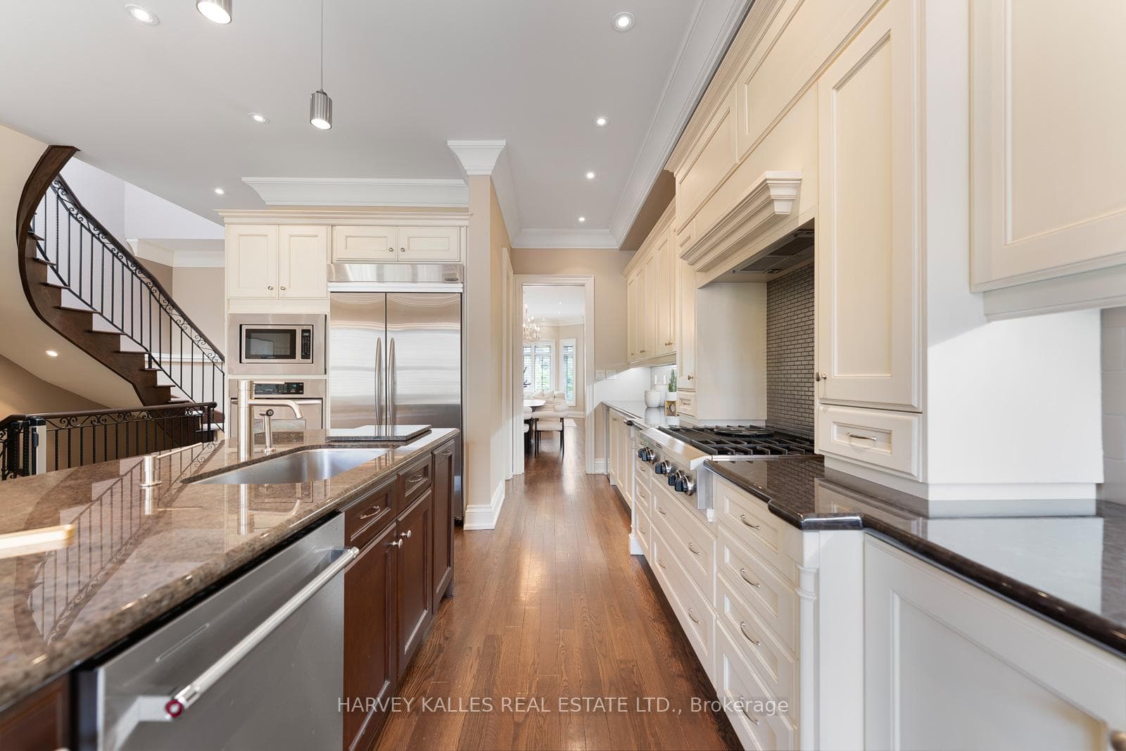 538 Woburn Avenue photo 18